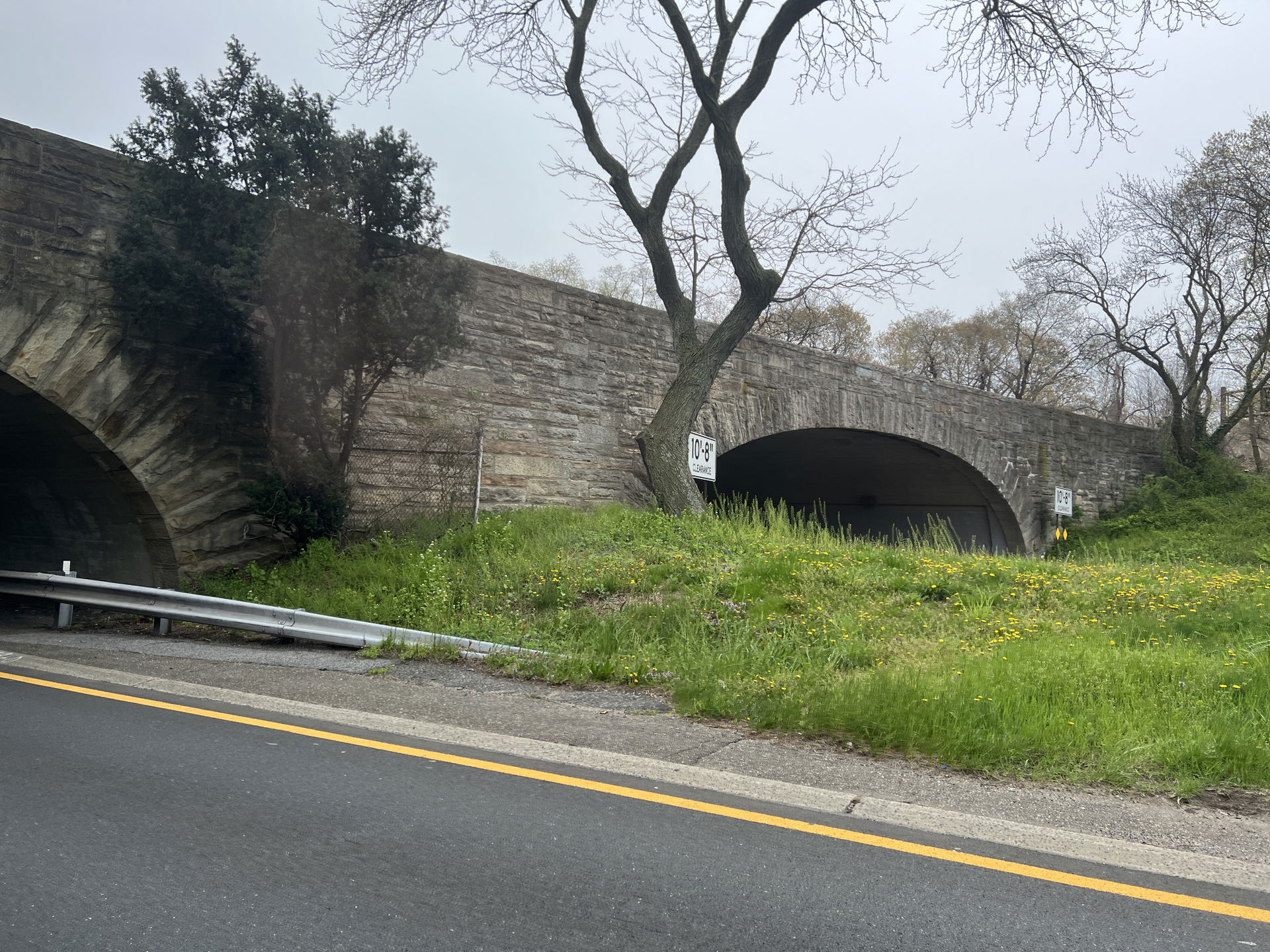 The westbound Southern State Parkway at the Massapequa Intercha…