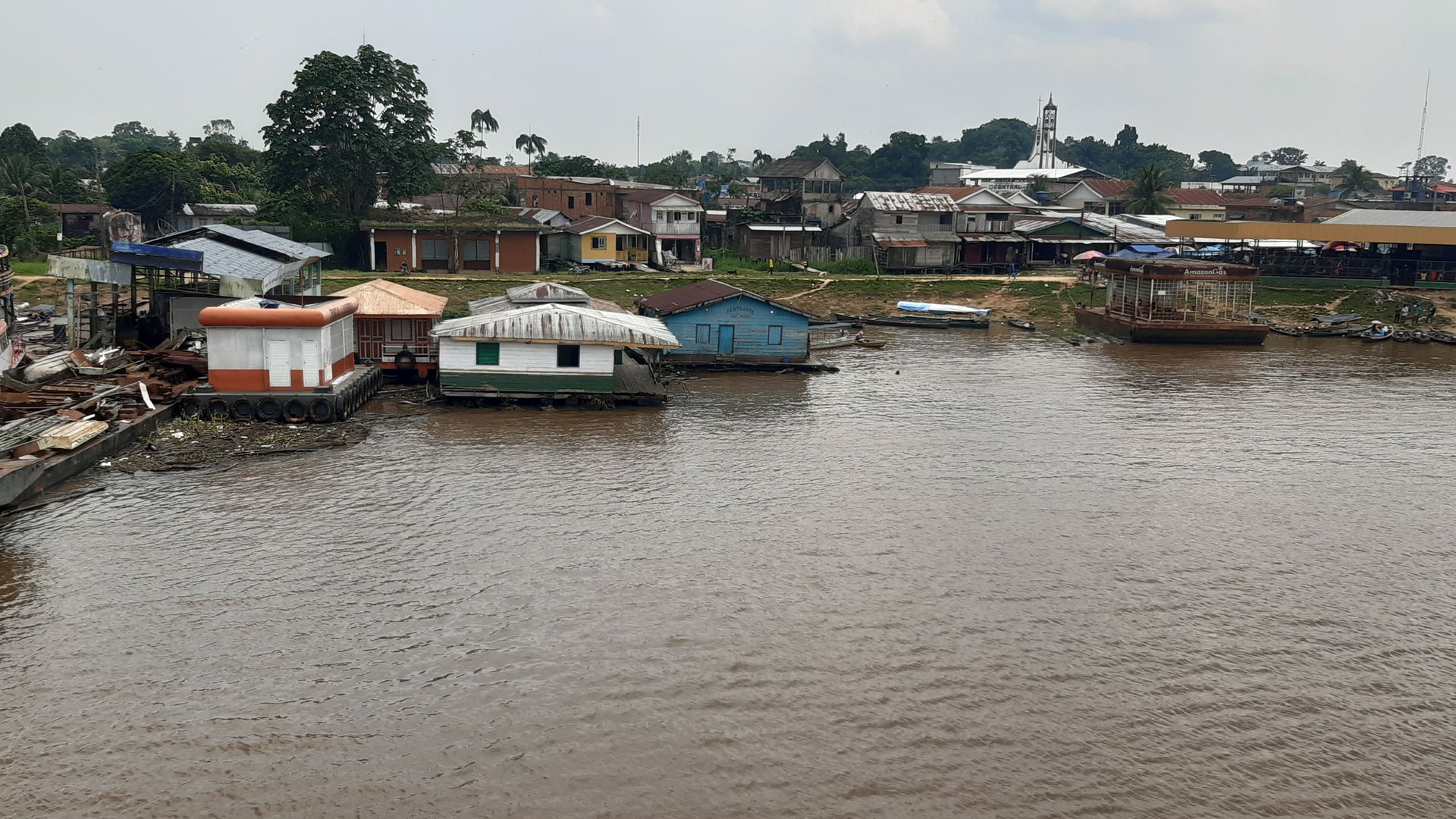 The town is located by the confluence of the Javary River and t…