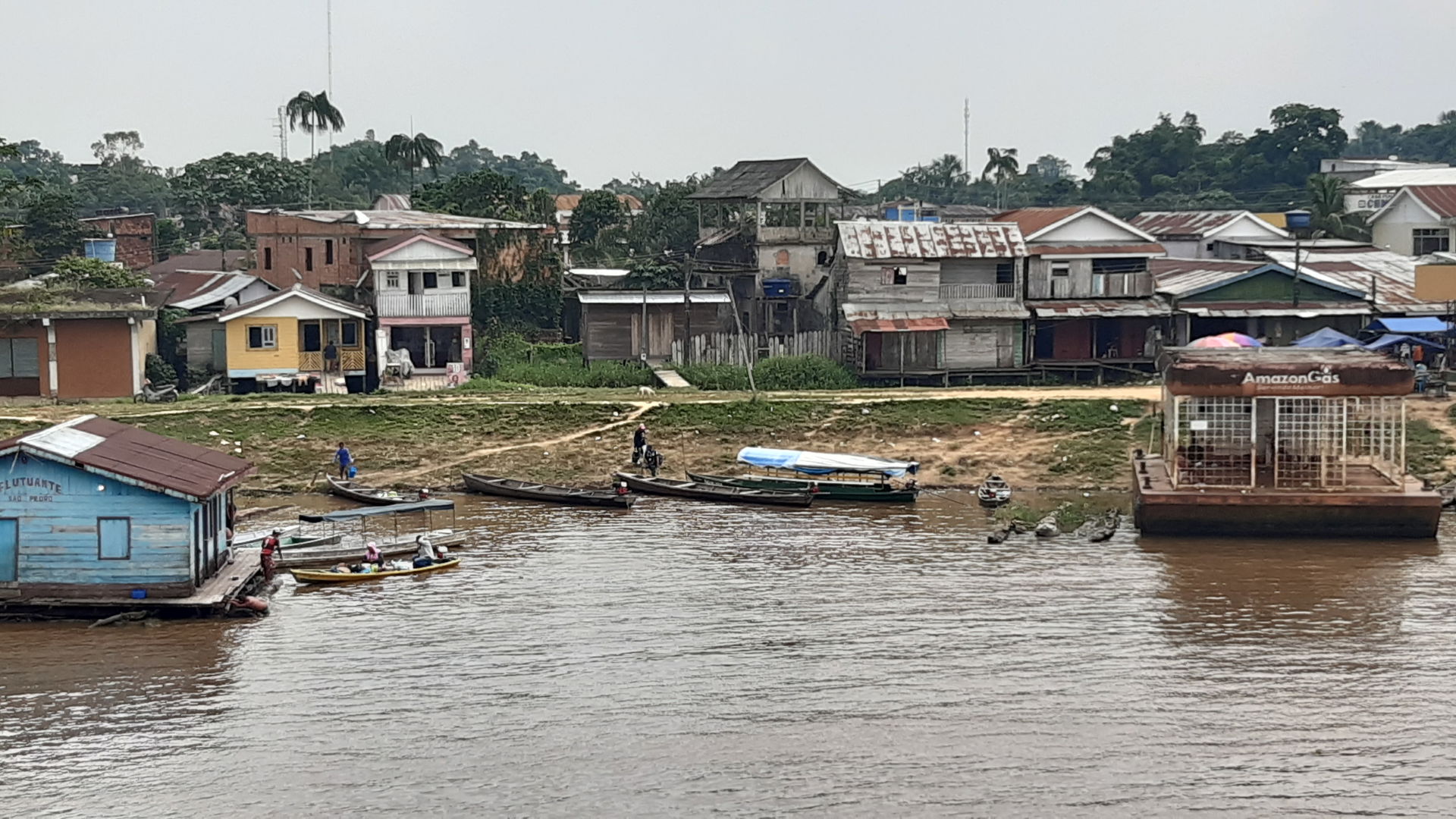 The town is located by the confluence of the Javary River and t…