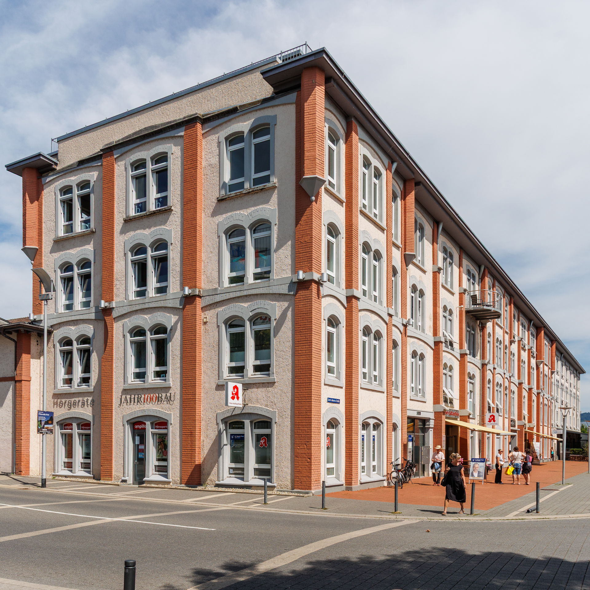 Jahr100Bau in Radolfzell am Bodensee, ehemaliges Fabrikgebäude …