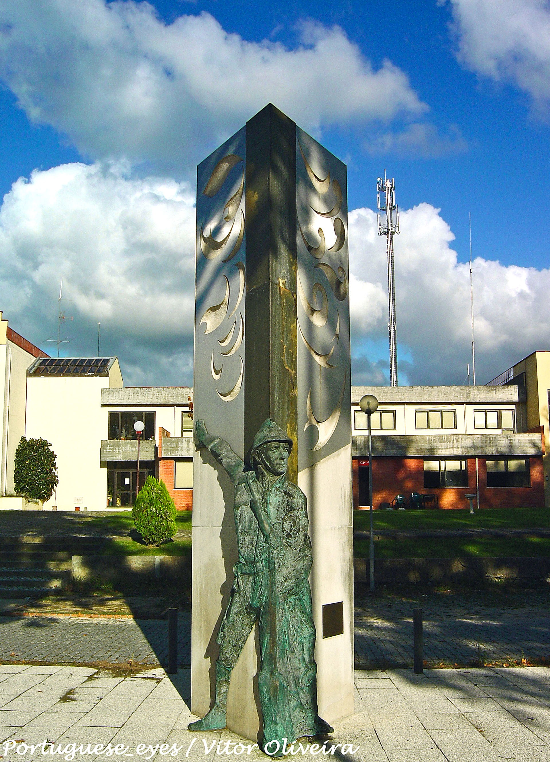 Obra do escultor Alves André

<a href="http://loc.alize.us/#…