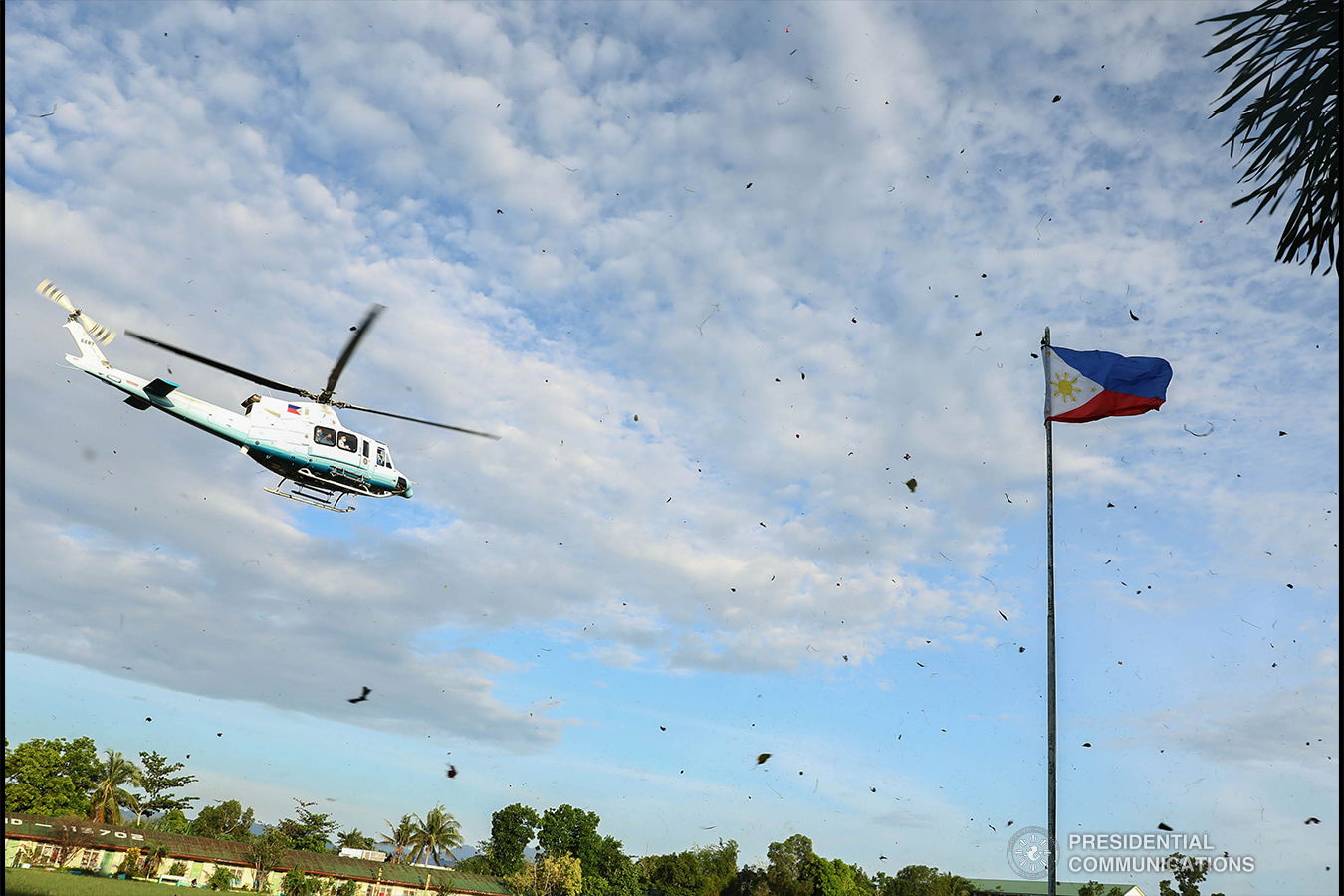The helicopter carrying President Rodrigo Roa Duterte carefully…
