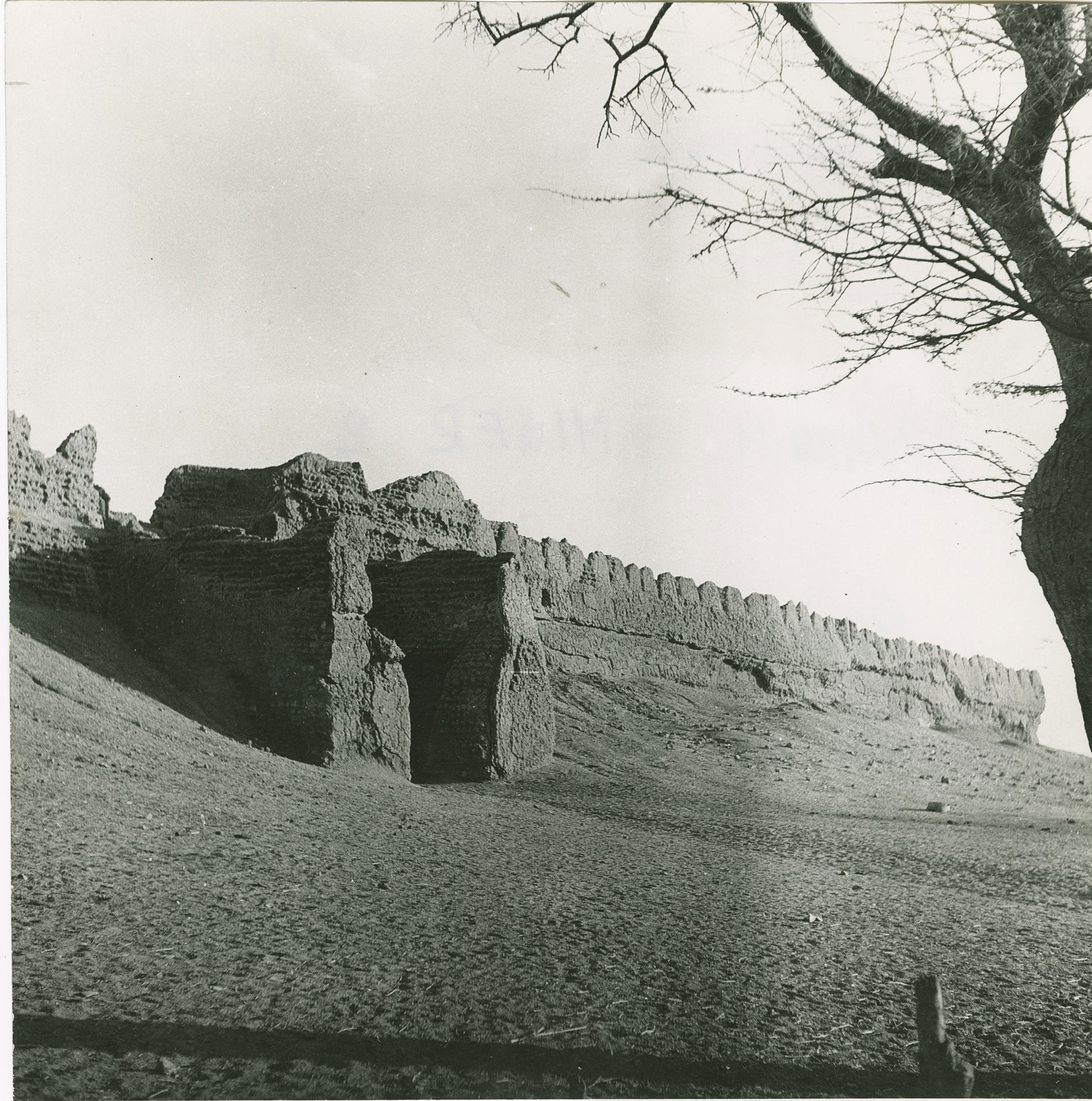 Ancient defensive walls of the city of Zinder.
