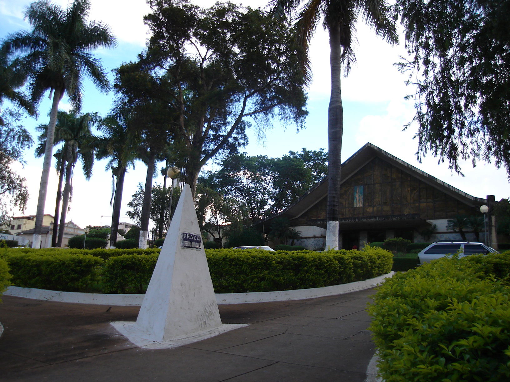Vista da Igreja Matriz de Nossa Senhora de Lourdes, a partir da…