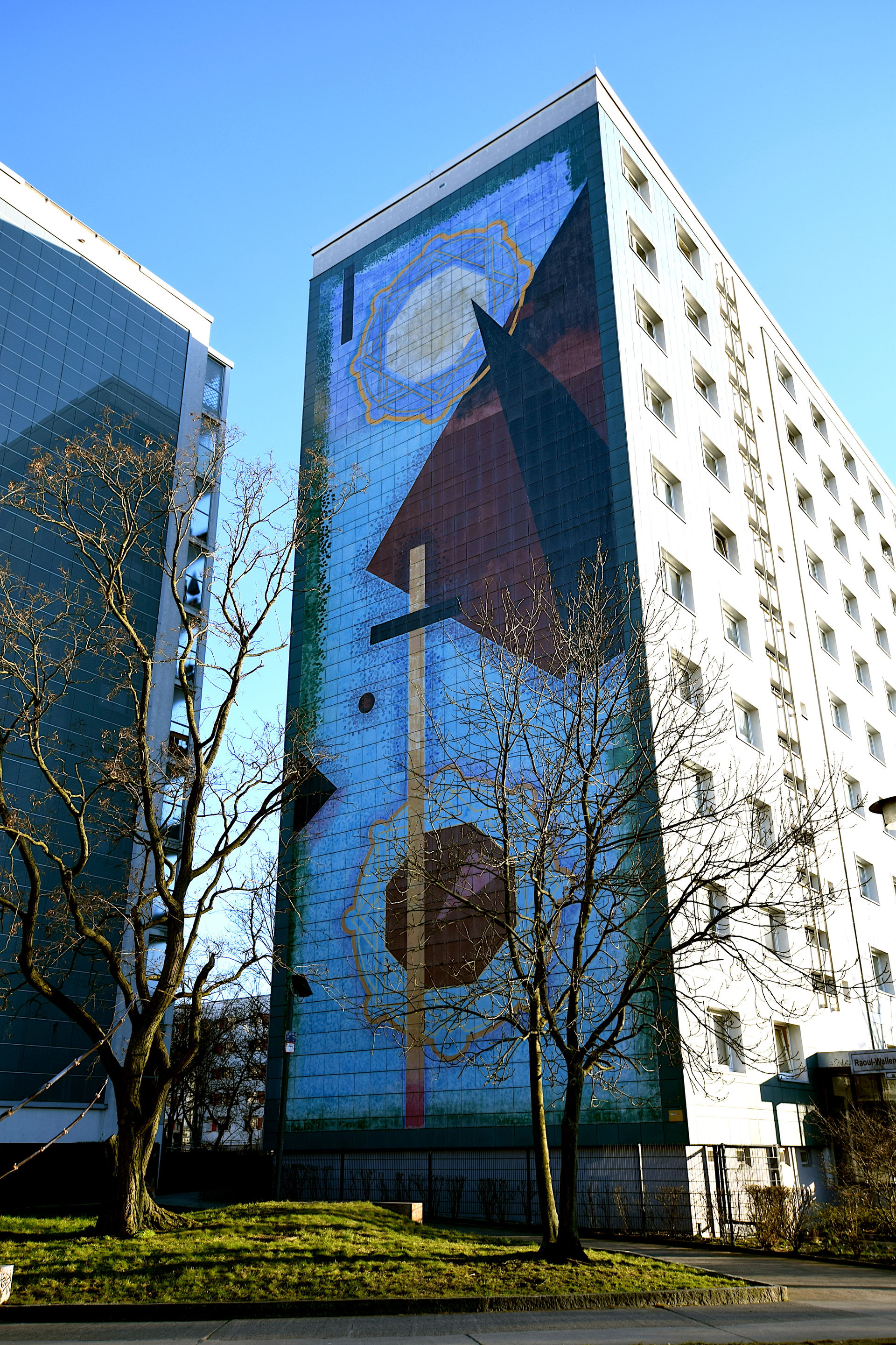 Mural at the Märkische Allee and Raoul-Wallenberg-Straße in Ber…