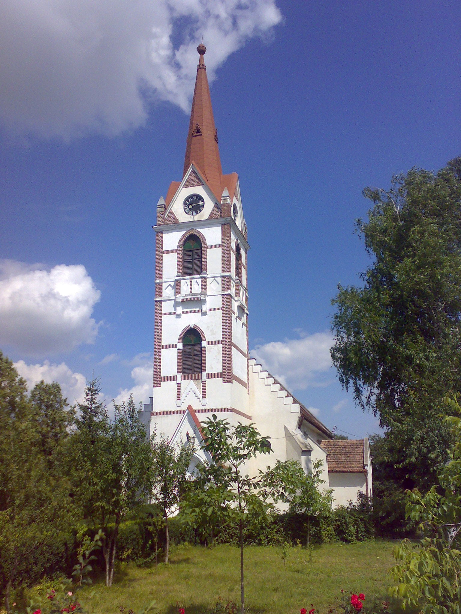The Reformed church from the garden.