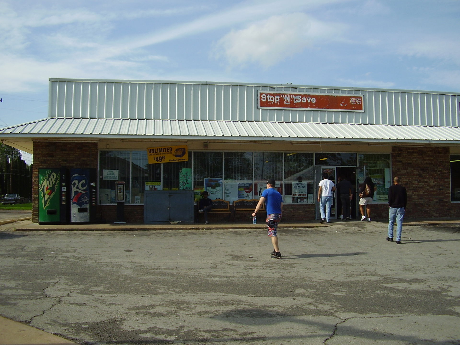 Exxon Stop N'Save in Brenham - doubles as the Kerrville Bus Com…