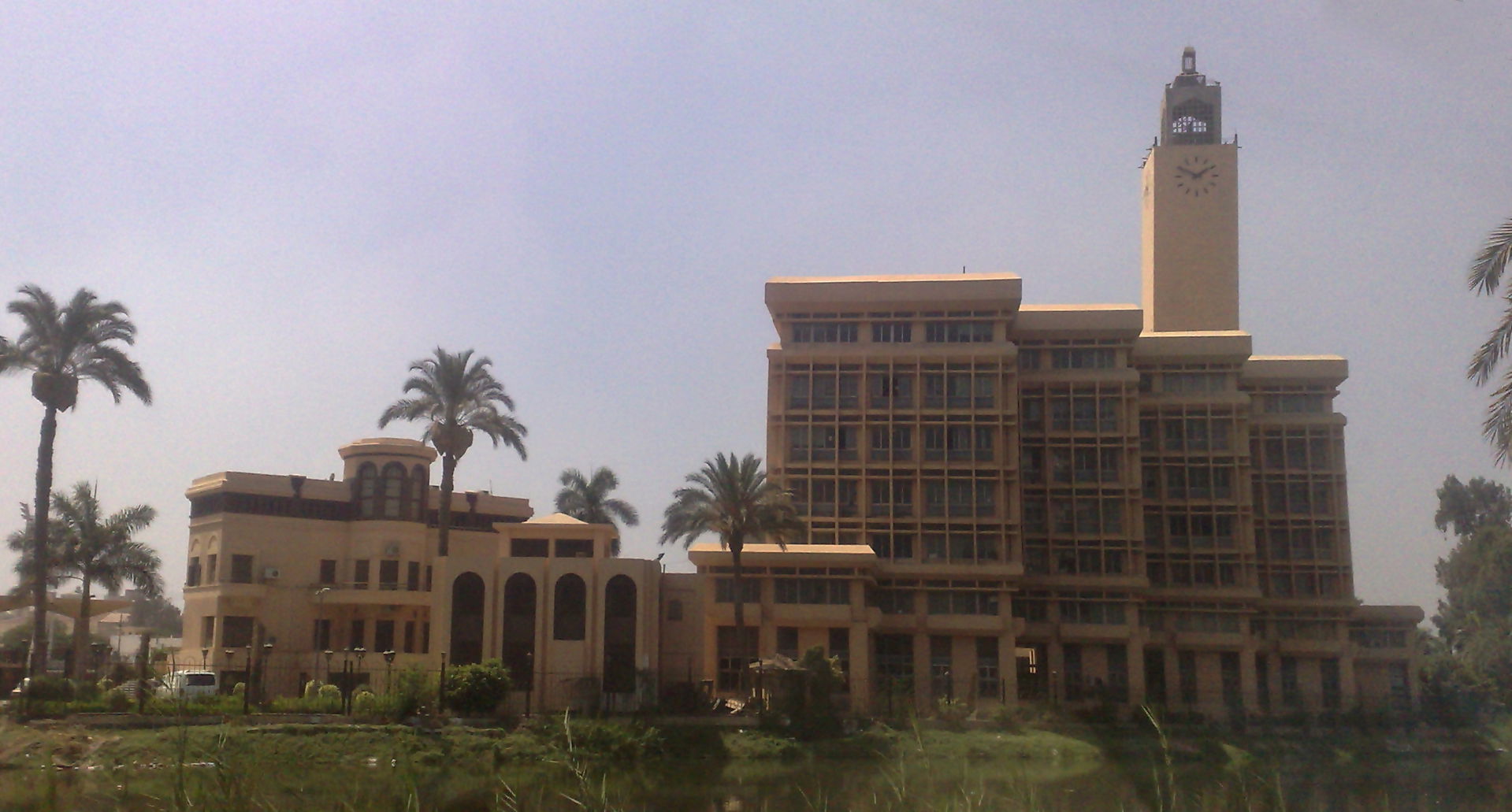صورة خلفية للمباني الإدارية لجامعة المنوفية