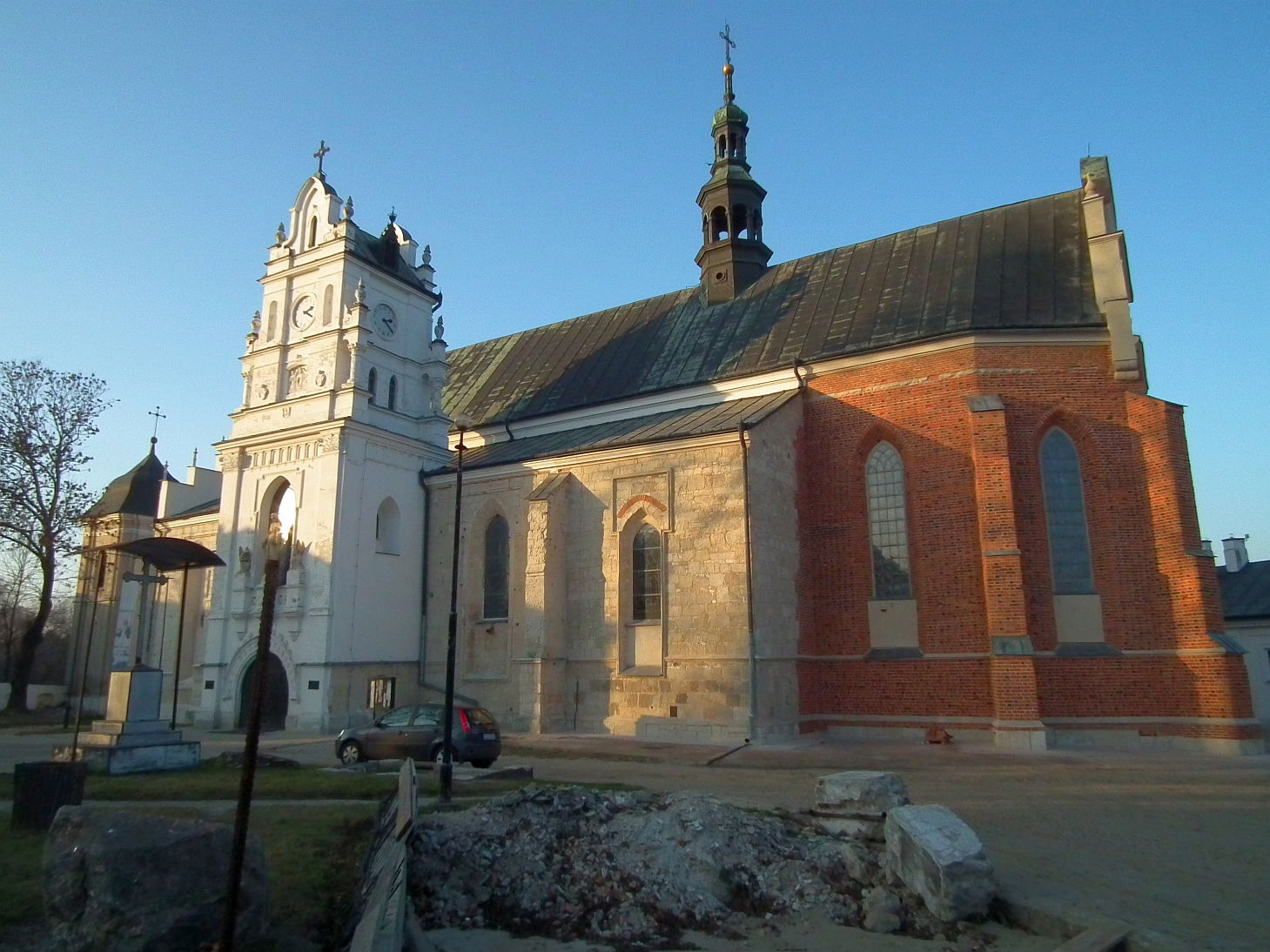 Kraśnik, ul. Kościuszki 4 / Klasztorna - zespół klasztorny kano…