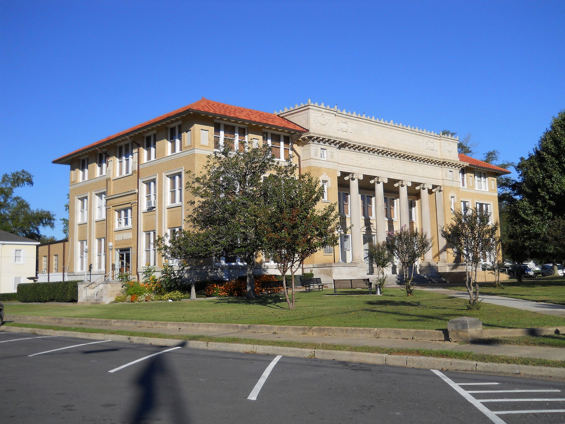 Pearl River County Courthouse located in Poplarville, Mississip…