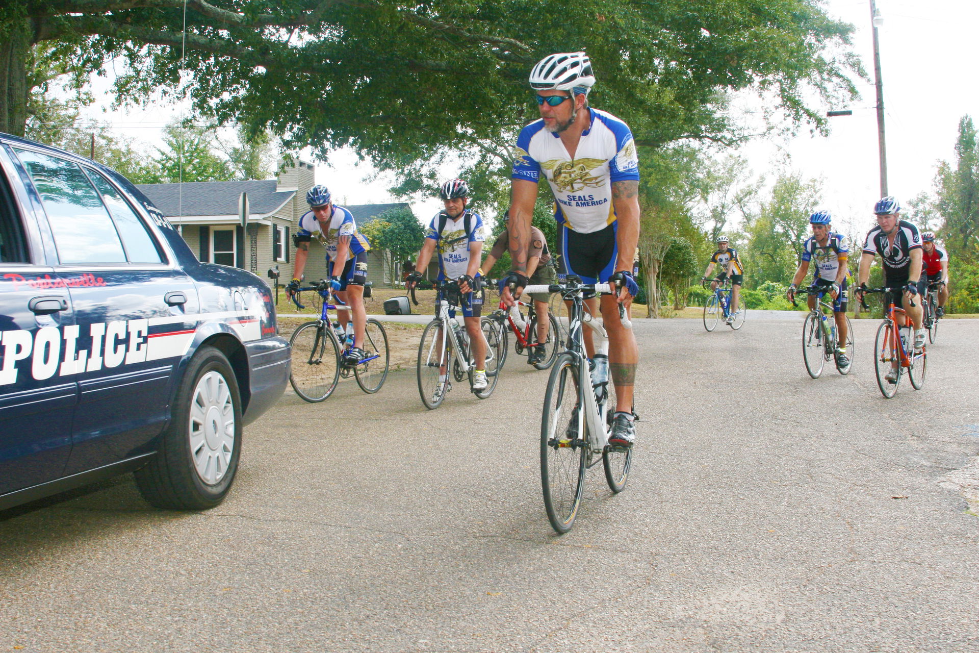 POPLARVILLE, Miss. (Oct. 26, 2010) A police car escorts riders …