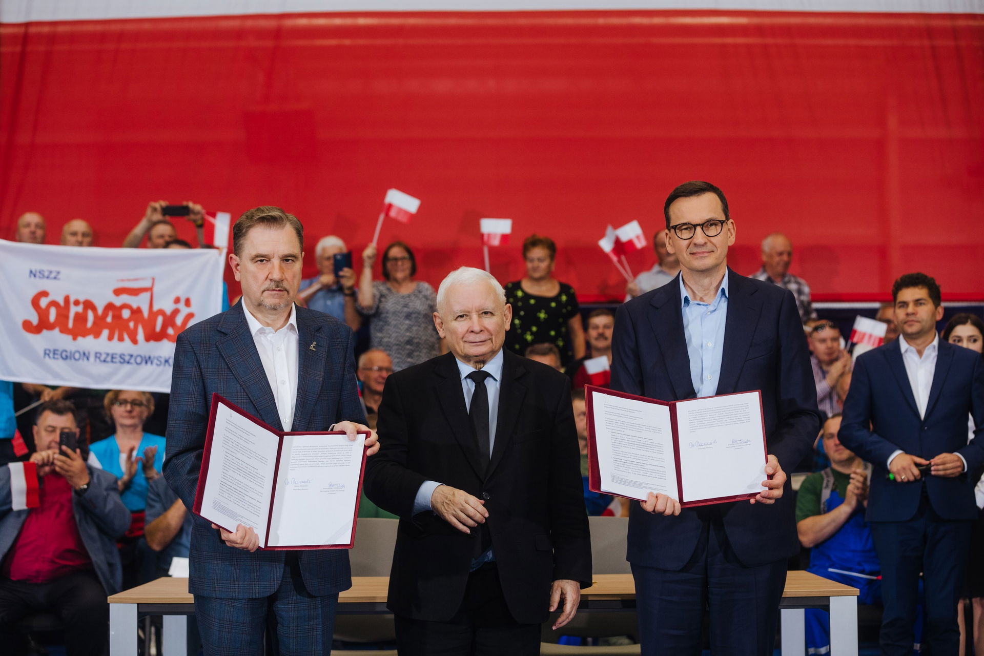Prime Minister Mateusz Morawiecki visited Huta Stalowa Wola, to…
