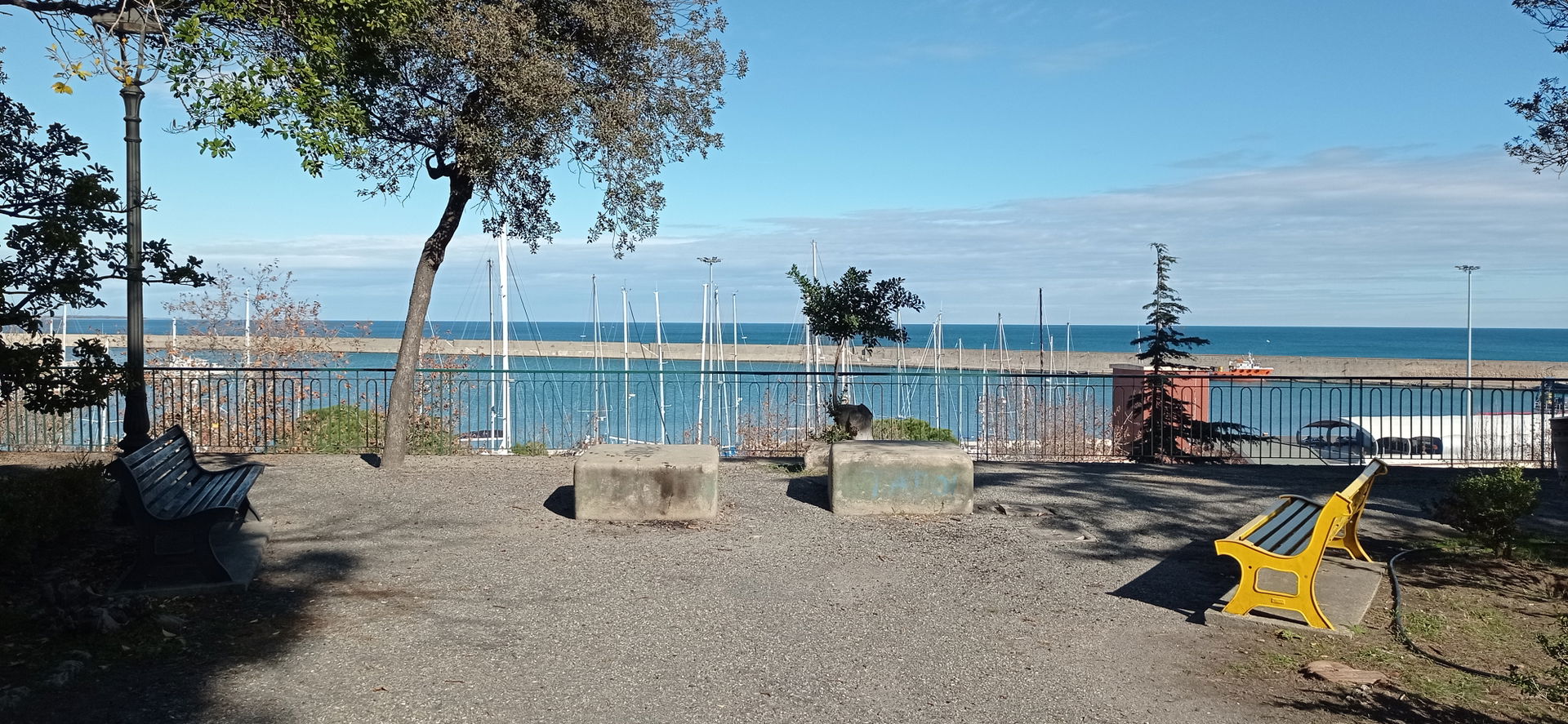 Basamenti in cemento realizzati durante la seconda guerra mondi…
