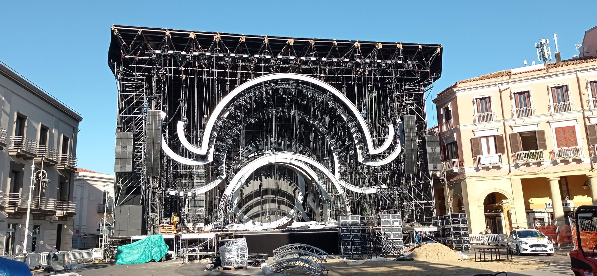 Il palco per la notte di Capodanno in via di ultimazione