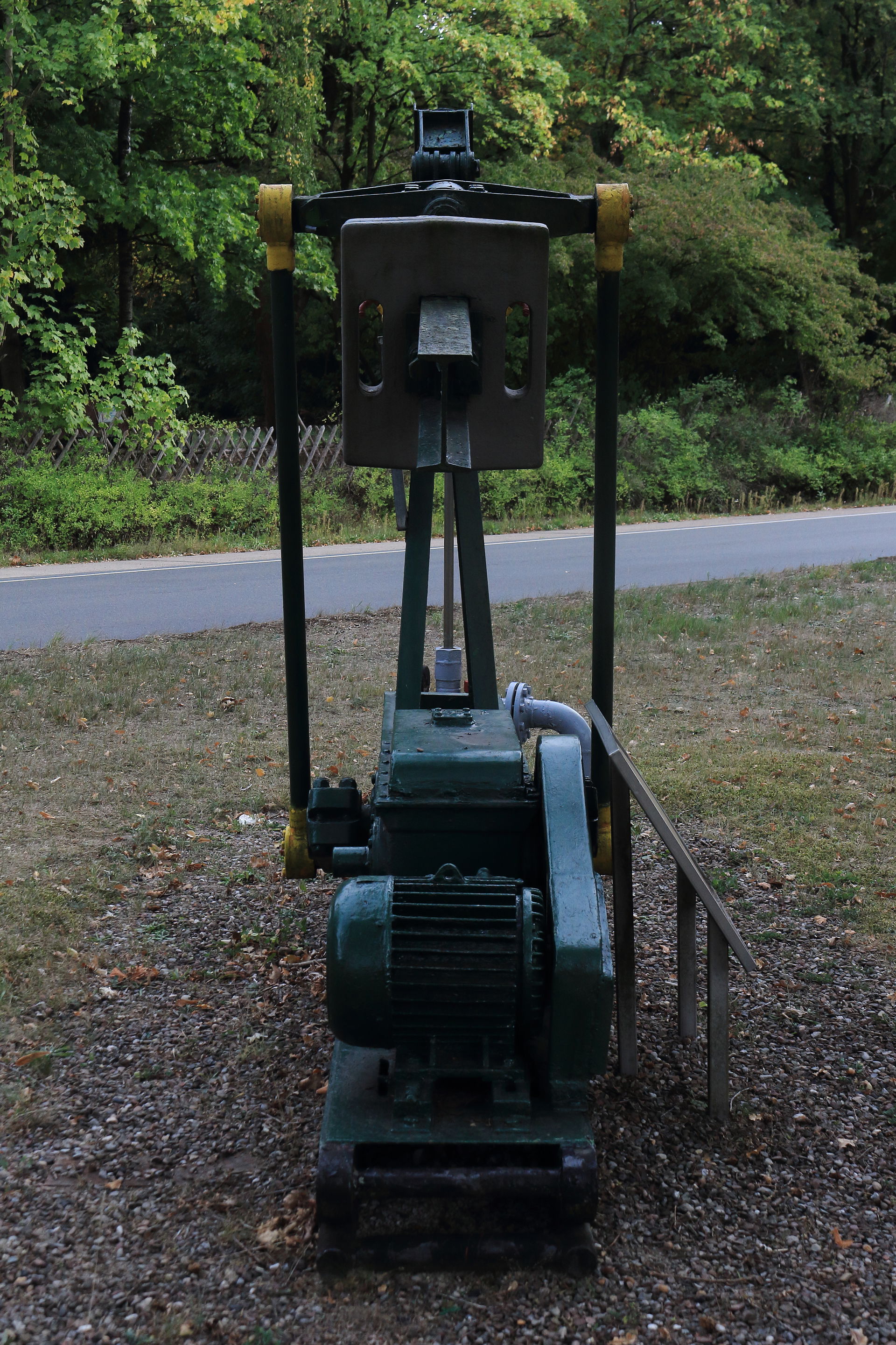 Erdöl-Pferdekopfpumpe in Ovelgönne, Gemeinde Hambühren, Landkre…