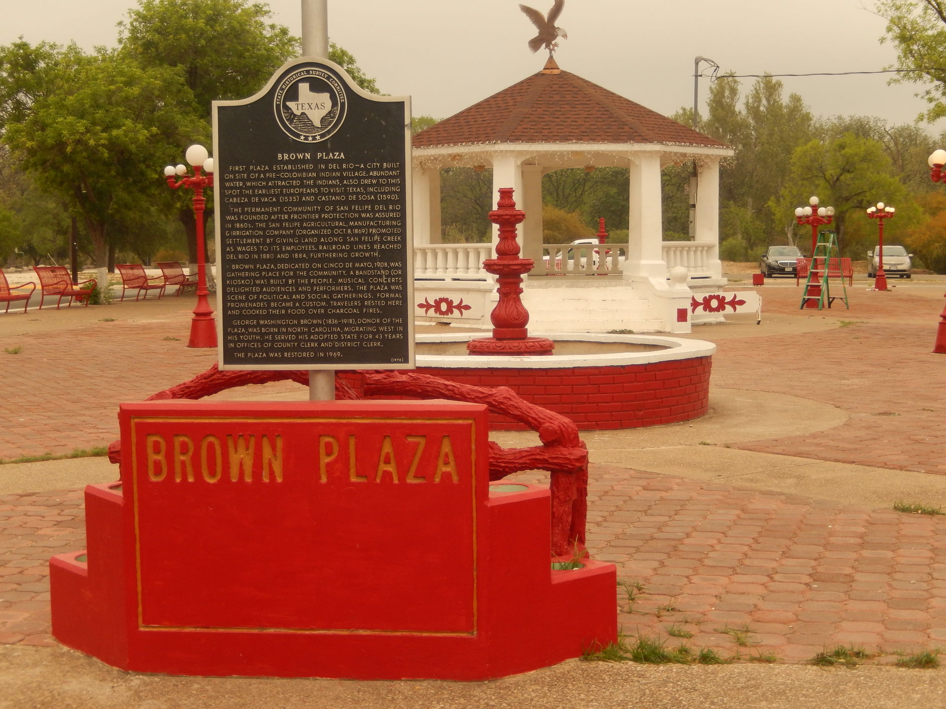 I took photo of Brown Plaza in Del Rio, TX, with Canon camera.