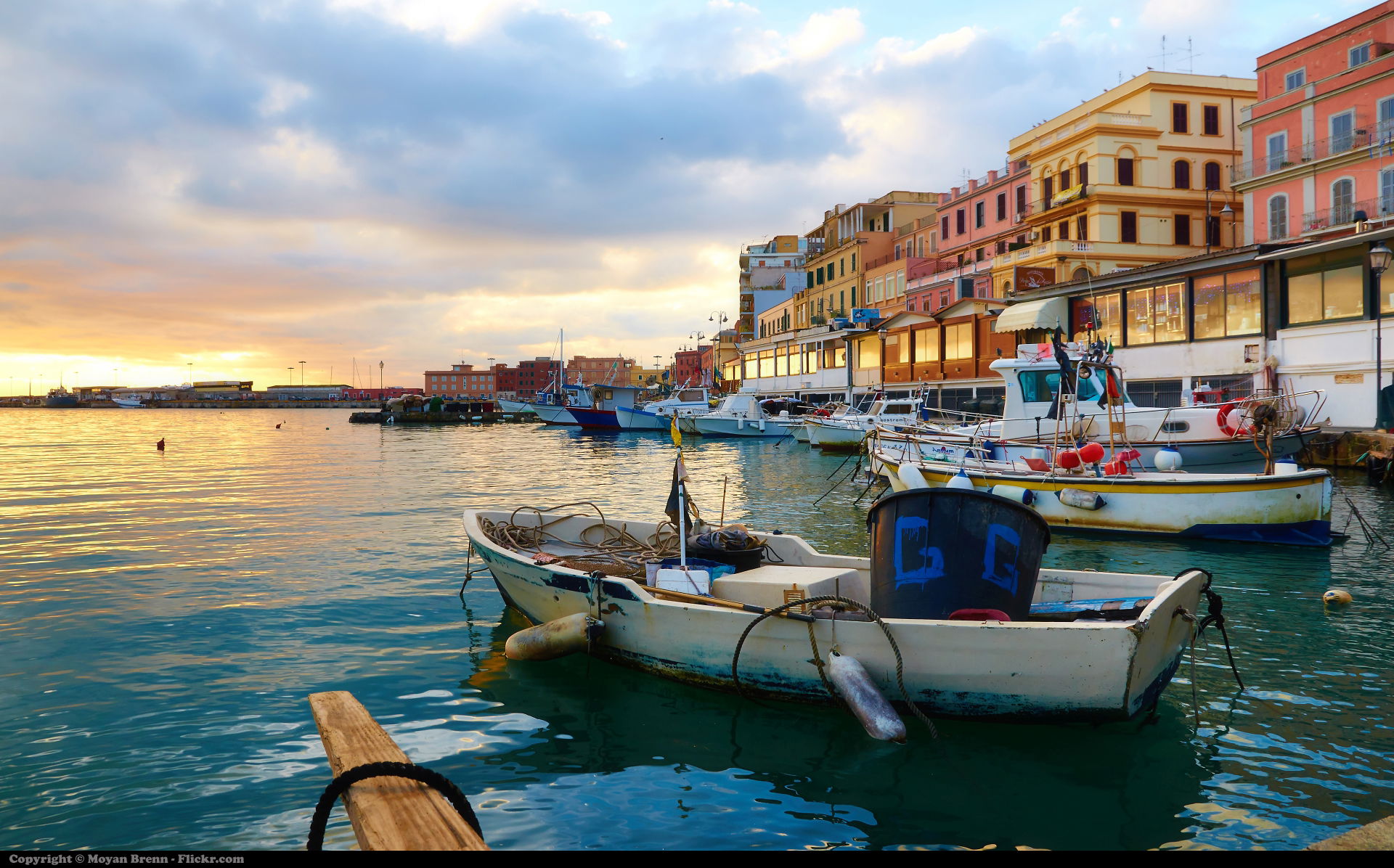 the harbour during a winter morning