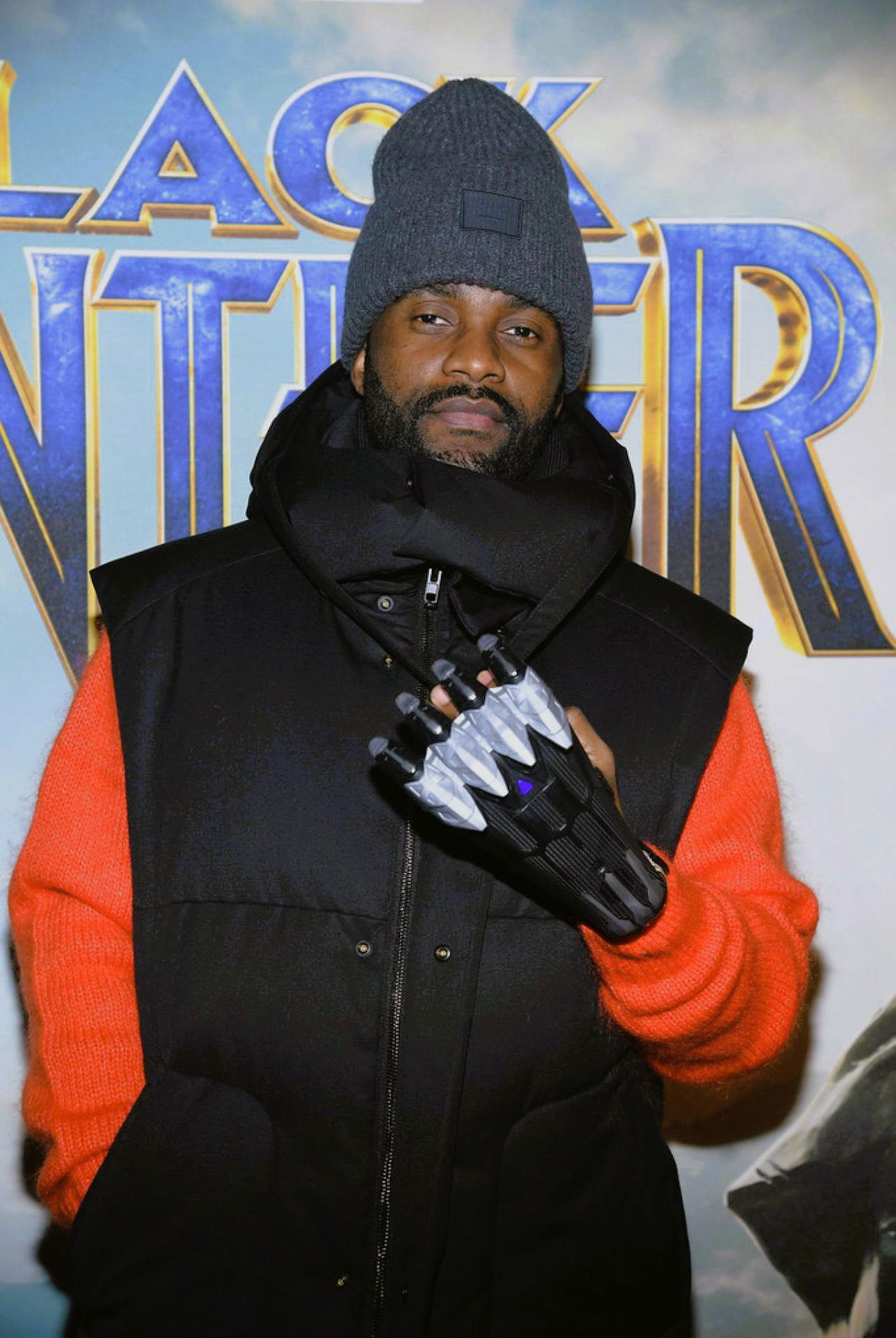 Fally Ipupa dans un cinéma à Paris, en France, pour regarder un…
