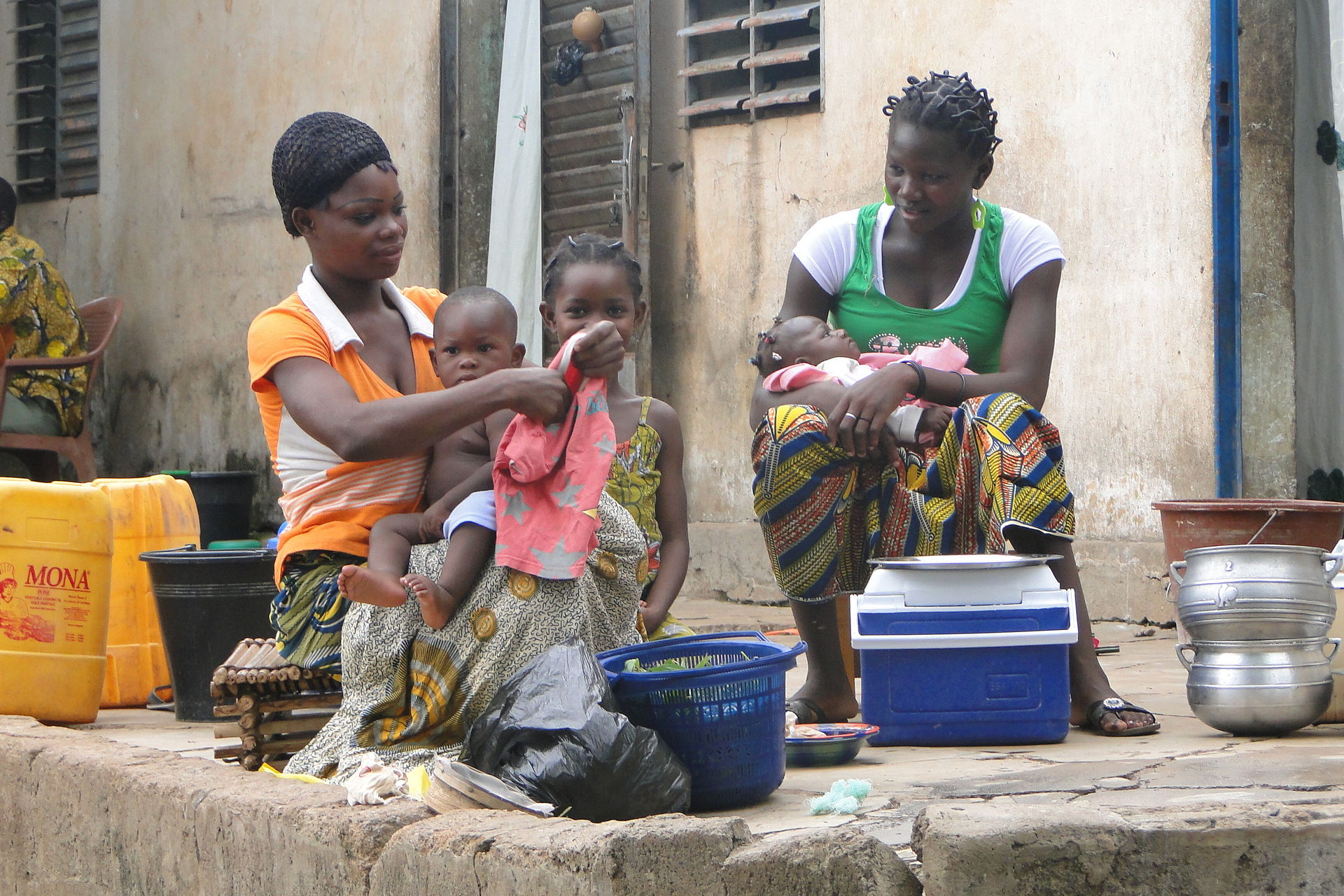 Family Scene - Gaoua - Burkina Faso