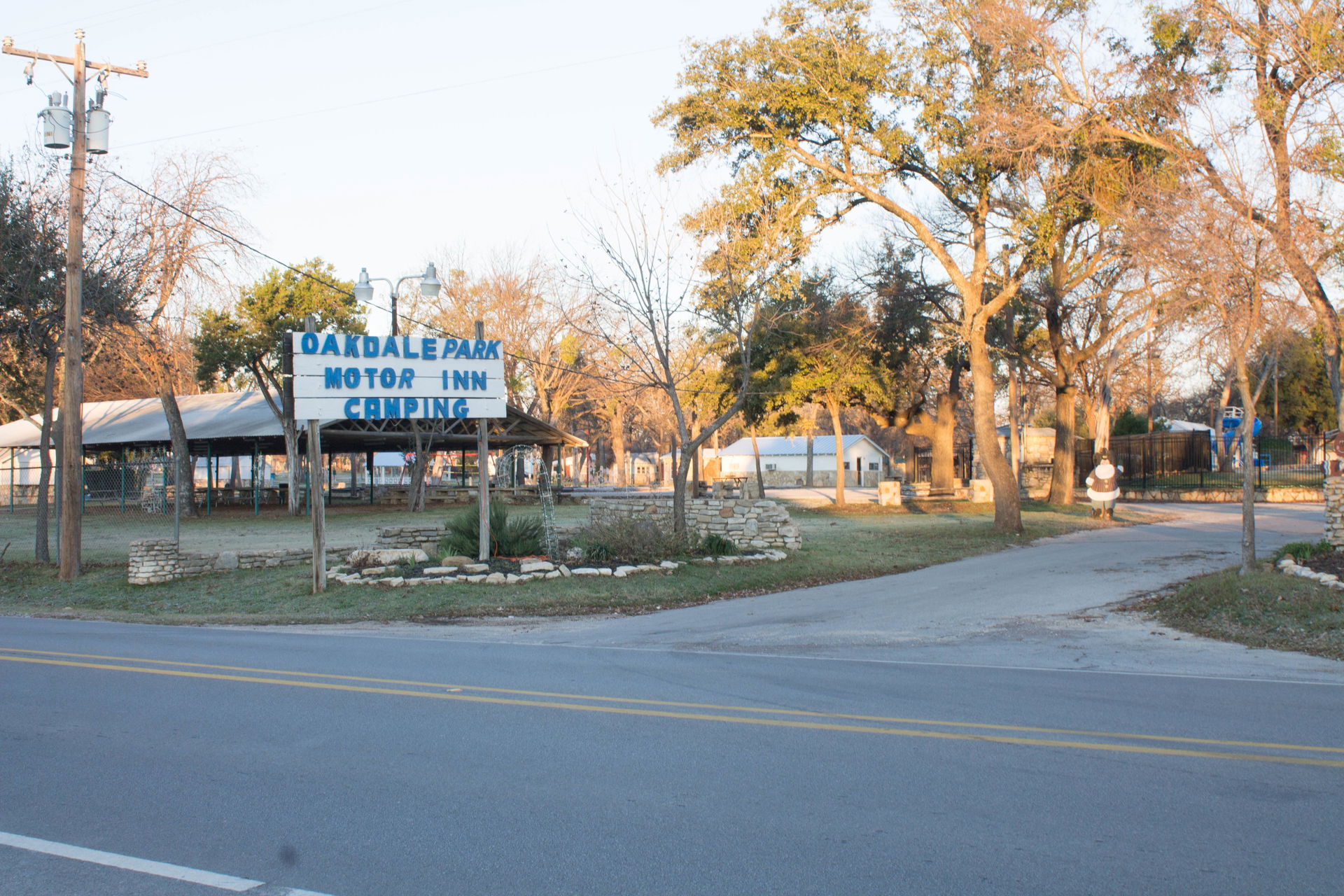 Oakdale Inn is located in Glen Rose, Texas