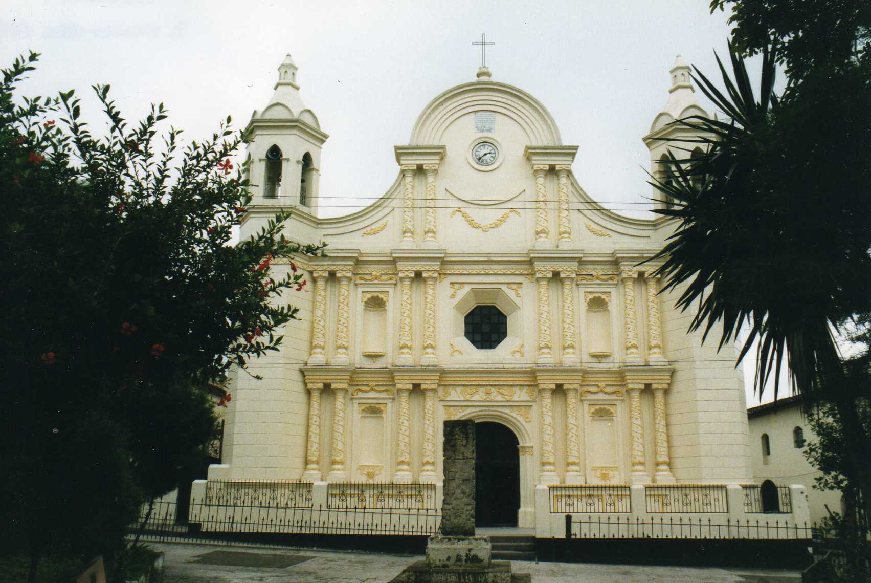 From Wikipedia -
Santa Rosa de Copán is the departmental capita…