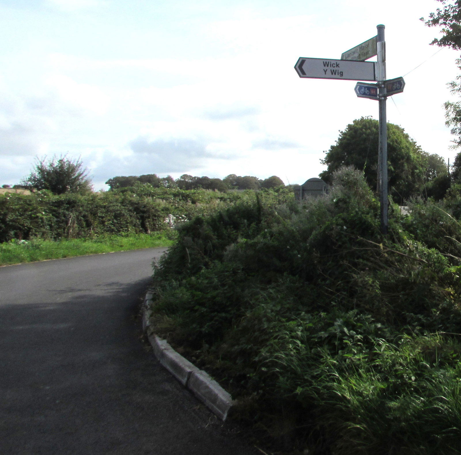 Wick direction sign, Water Street, Broughton
