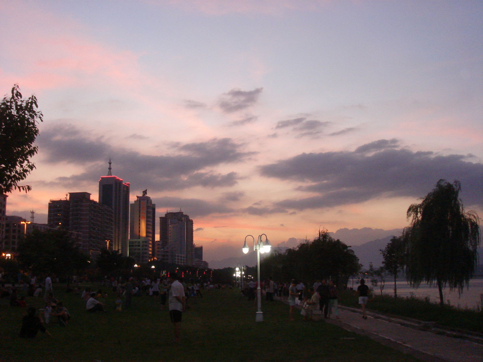 Qingyuan Riverside Park