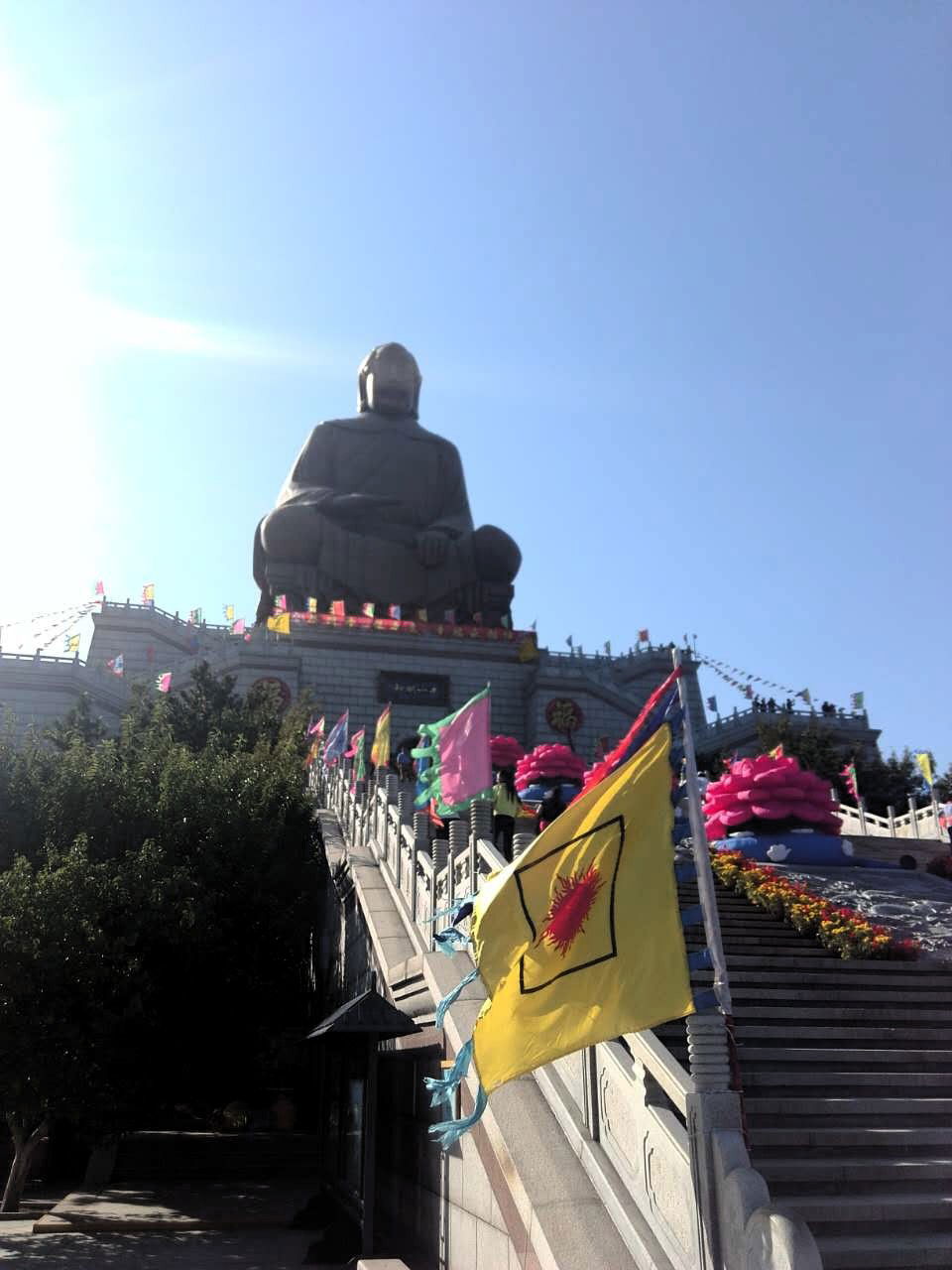 Great statue of the God of the Red Mountain (赤山神 Chìshānshén) i…
