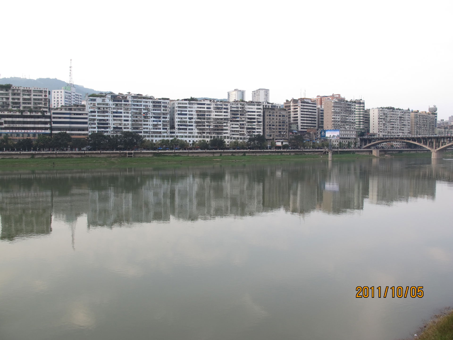 四川 达州市-通川桥边河街