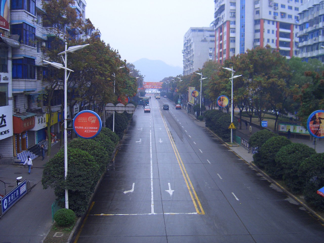 宜昌の街(歩道橋の上から)
