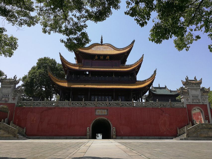 Frontal view of Yueyang Tower Yueyang Tower is a Chinese tower …