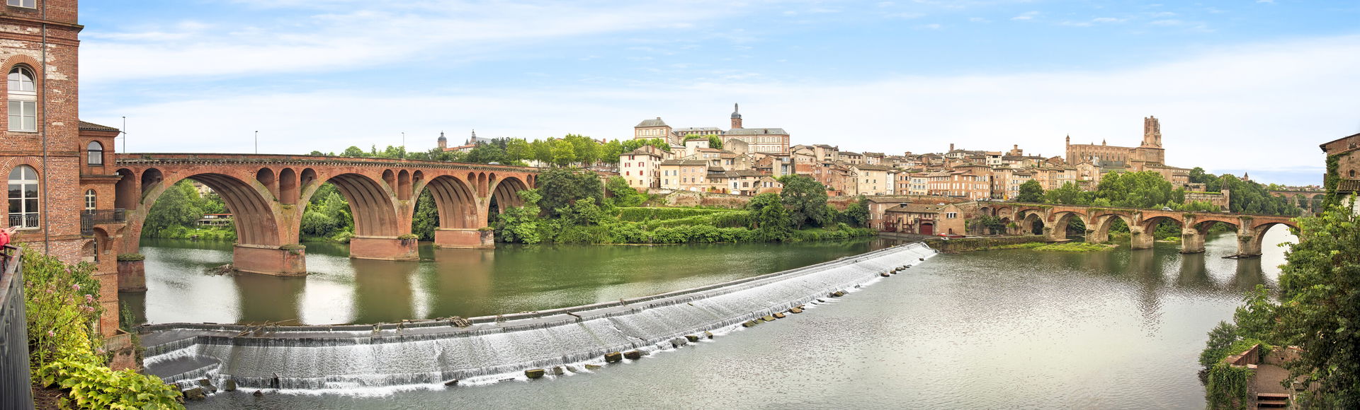 The Chaussée des Moulins which crosses the Tarn in Albi seen fr…