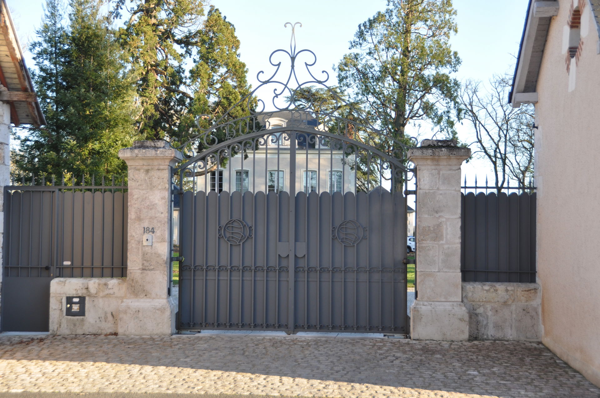 Le Bois-Prieur, vaste propriété descendant vers la Loire, dont …
