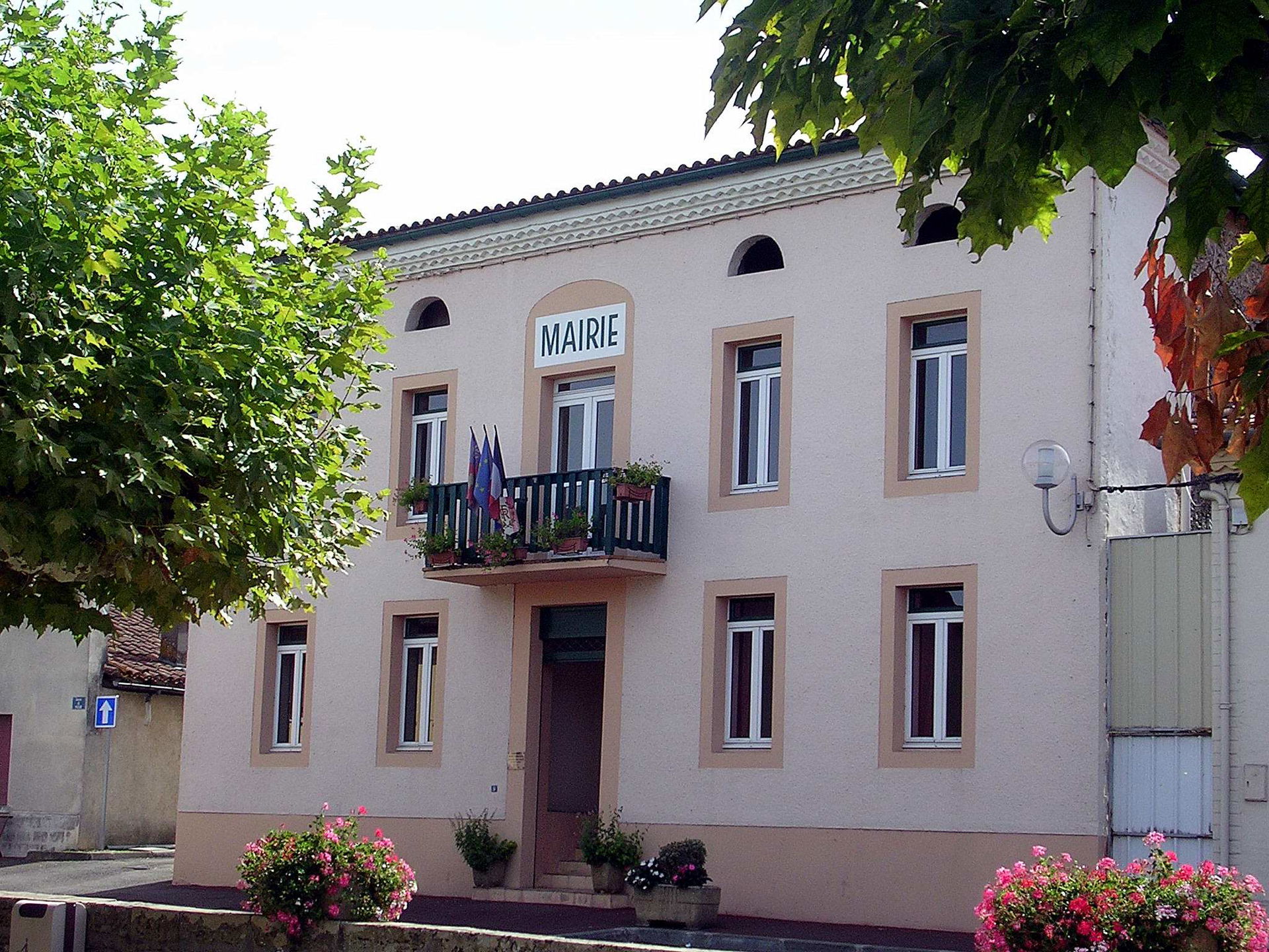 Mairie de la commune de Capmgnae, dans le département français …