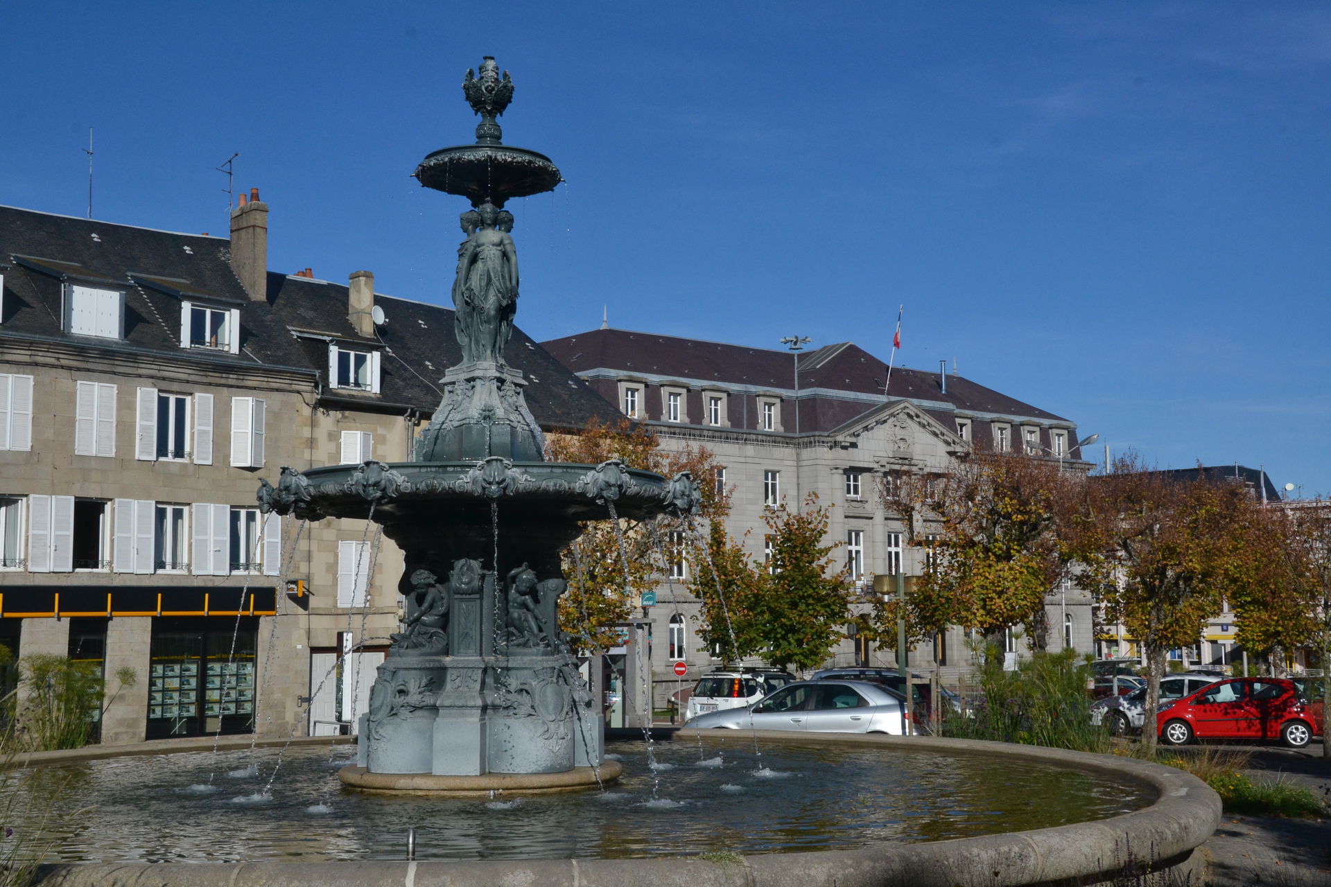 Fontaine de la place Bonnyaud, Guéret (Creuse, France).