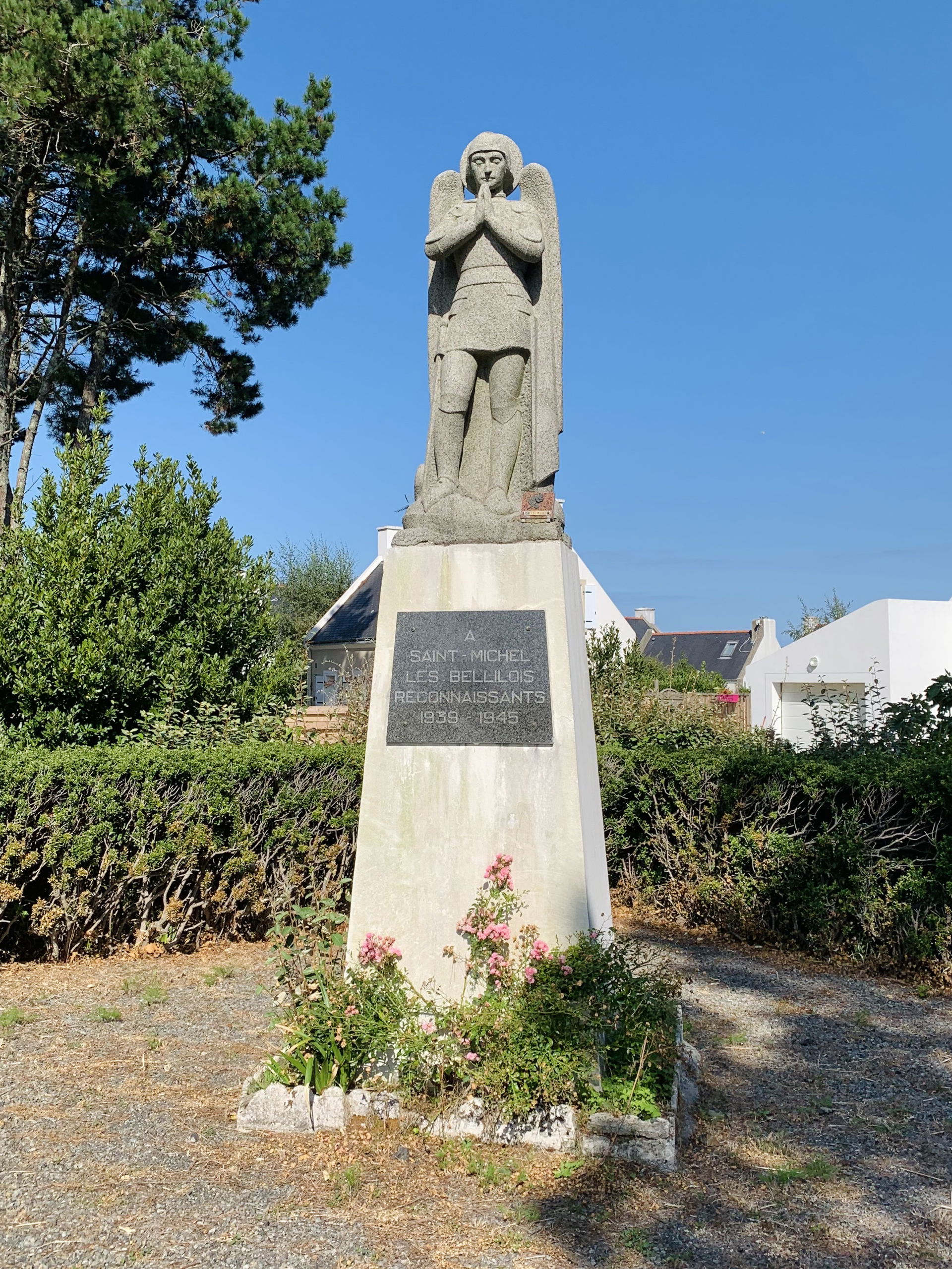 Statue de Saint-Michel au Palais à Belle-Île-en-Mer : « À Saint…