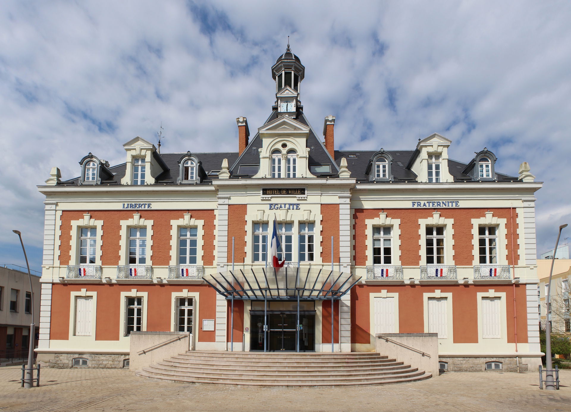 Hôtel de ville de Montceau-les-Mines.