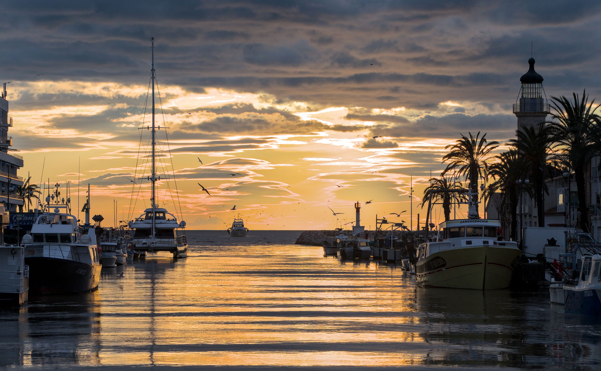 Le Grau-du-Roi (Gard, France) - Sunset over the port's canal, w…