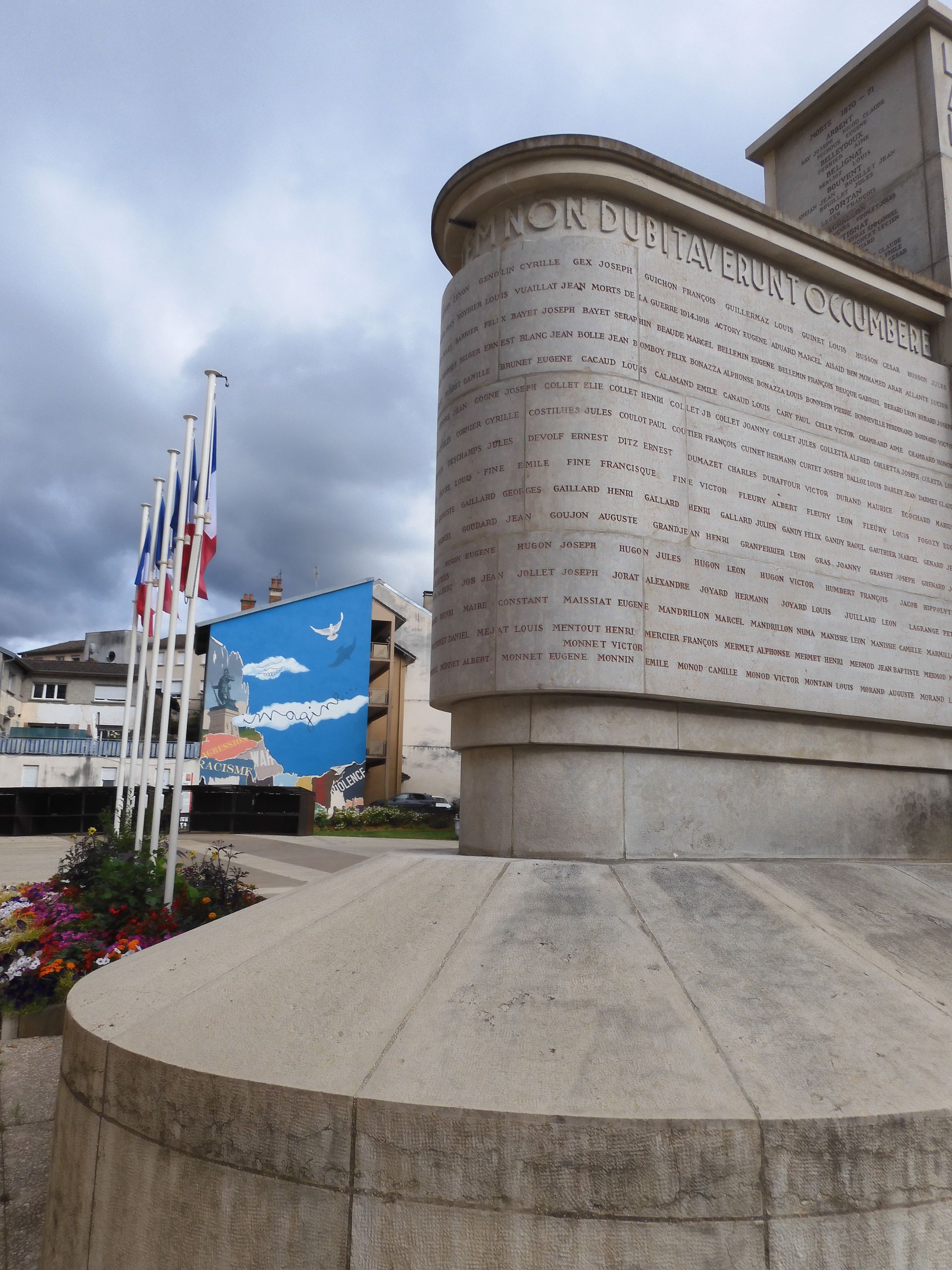 Oyonnax Monument résistance (partie gauche)