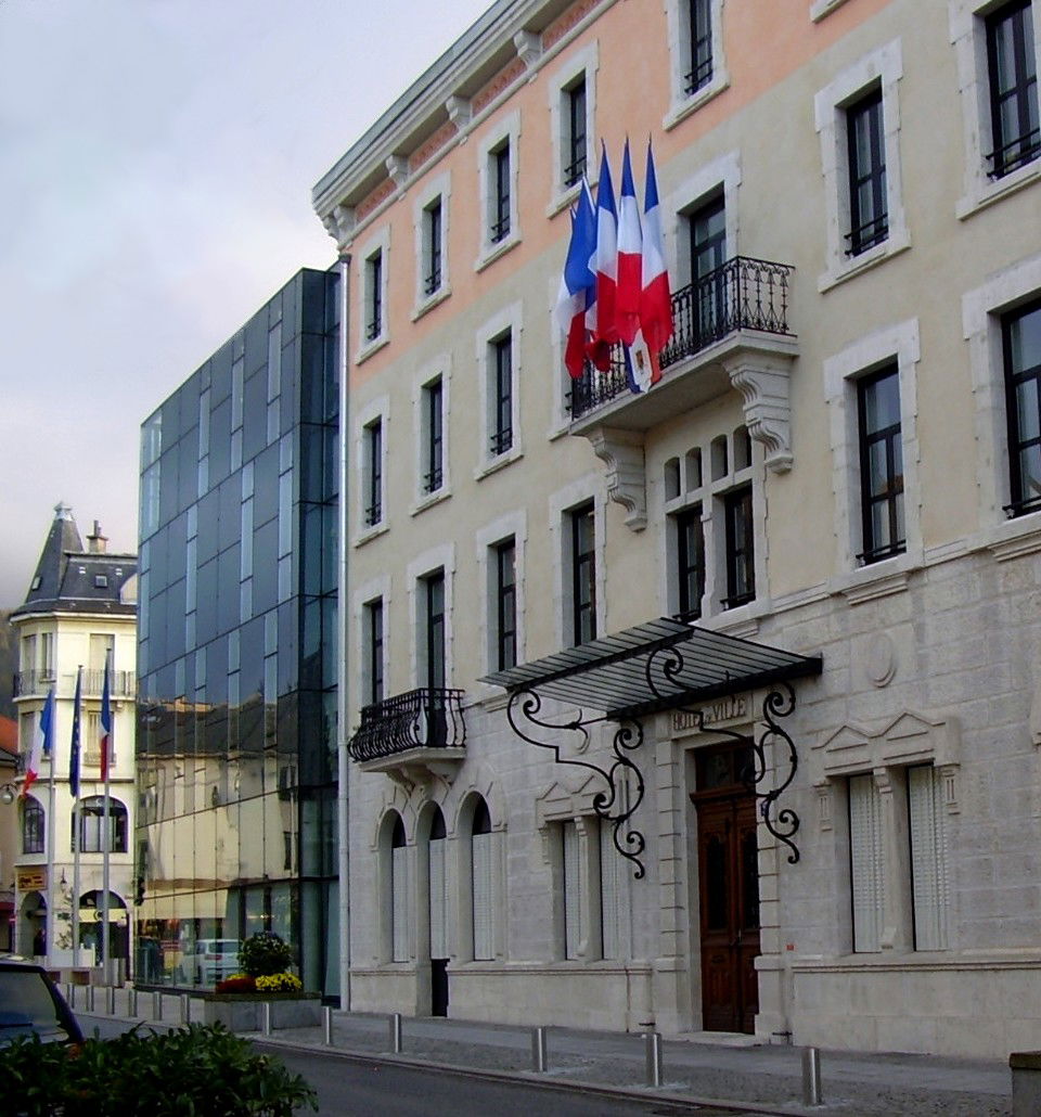 Hotel de ville d'Oyonnax, côté avenue J. Jaurès