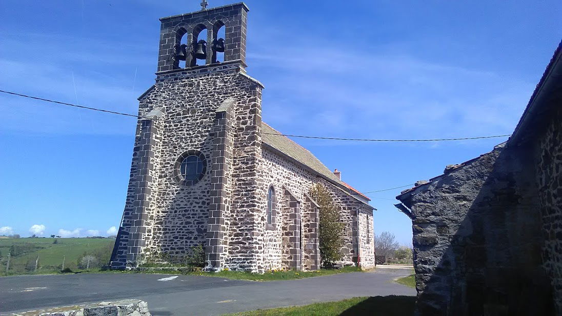 Église Saint Pierre-ès-Liens de Rageade (Cantal).