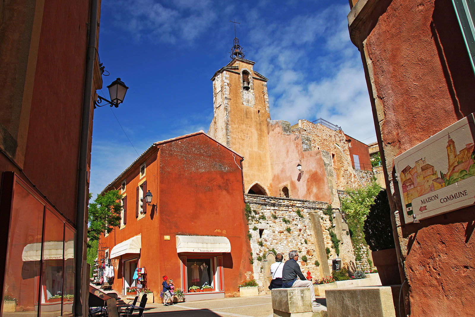 Eglise Saint-Michel, Roussillon.