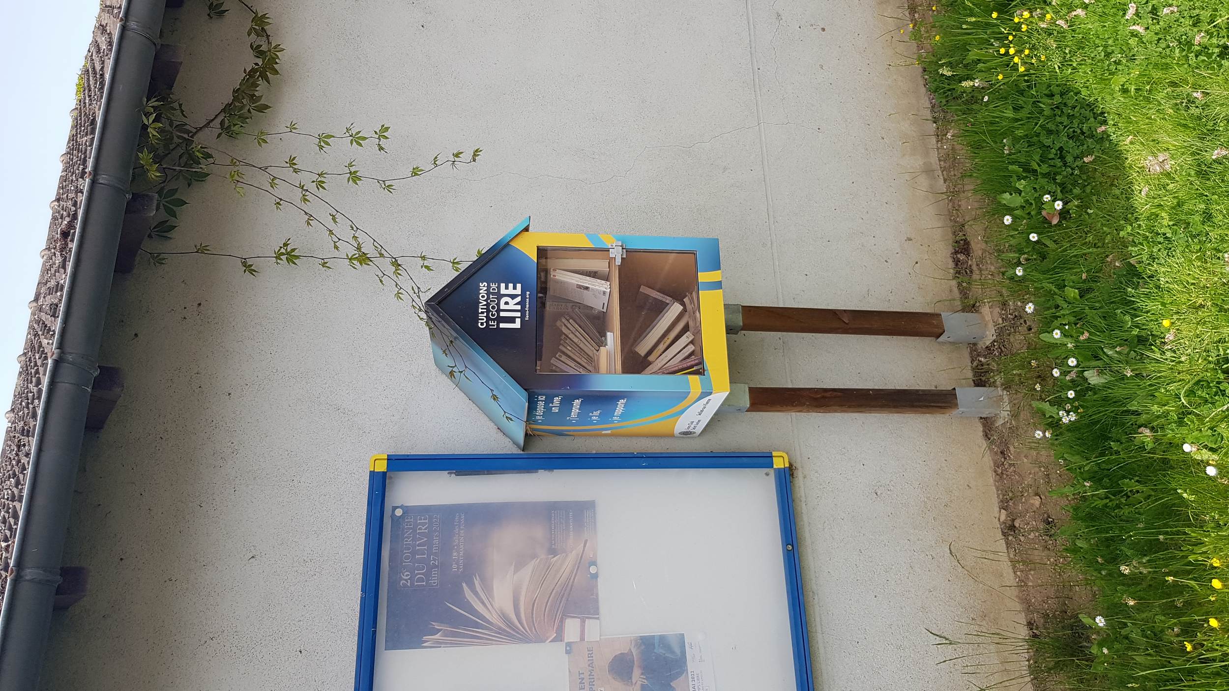 Boîte à livres à Saillat-sur-Vienne