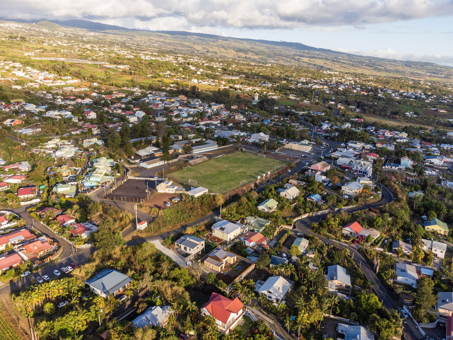 vue des stades de l'école primaire de Pont d'Yves