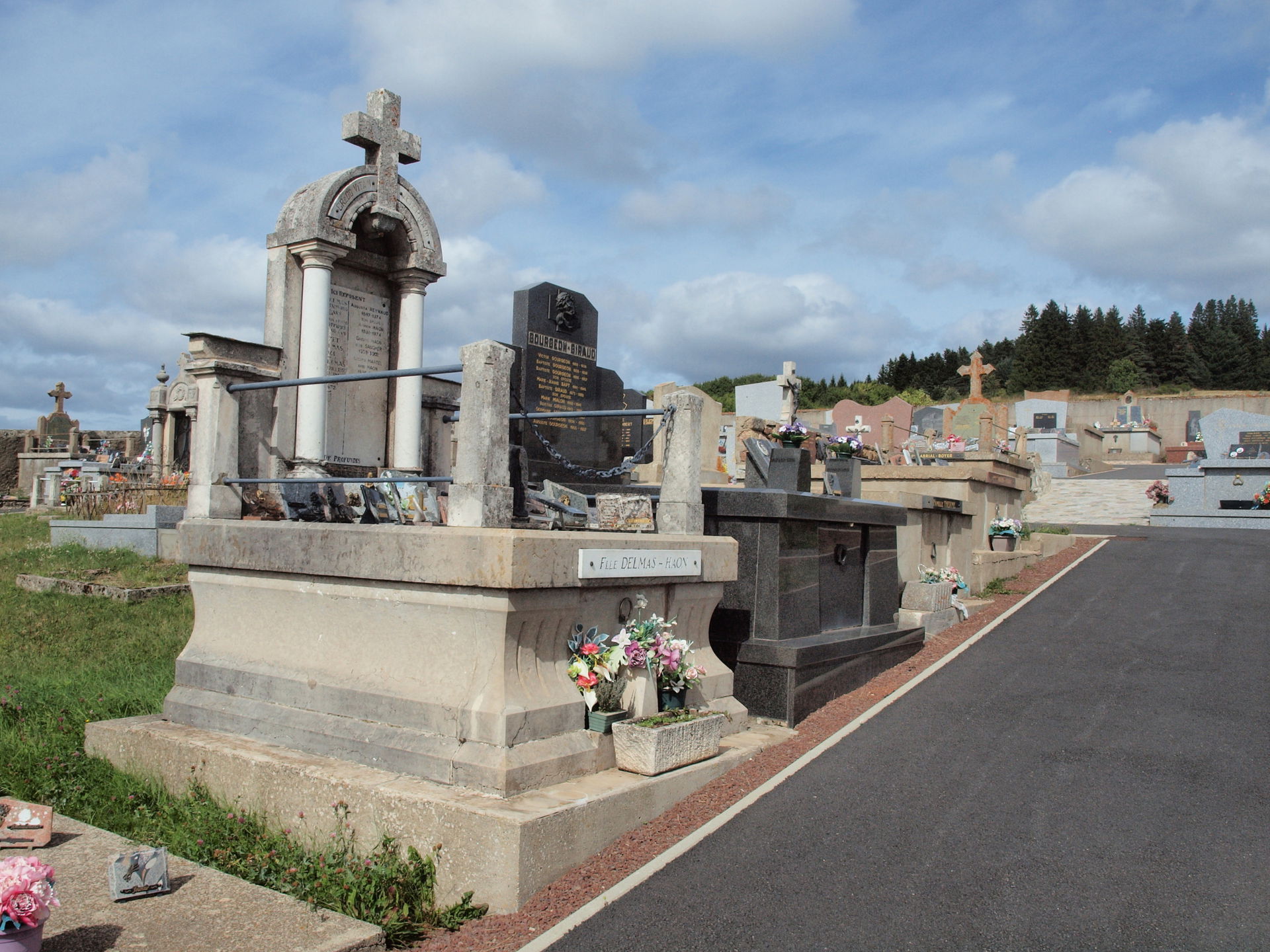 Cimetière de Saint-Paul-de-Tartas (Haute-Loire, France)