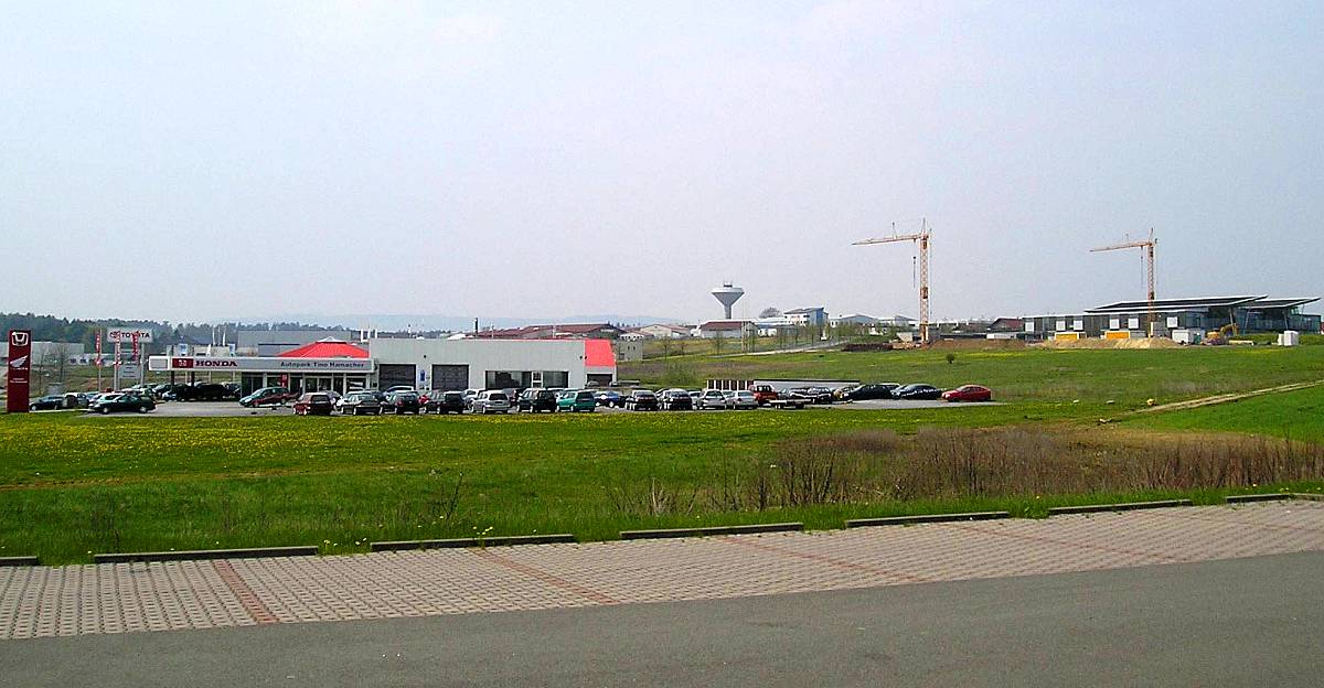 Gewerbegebiet Dreißigacker mit dem Wahrzeichen Wasserturm
