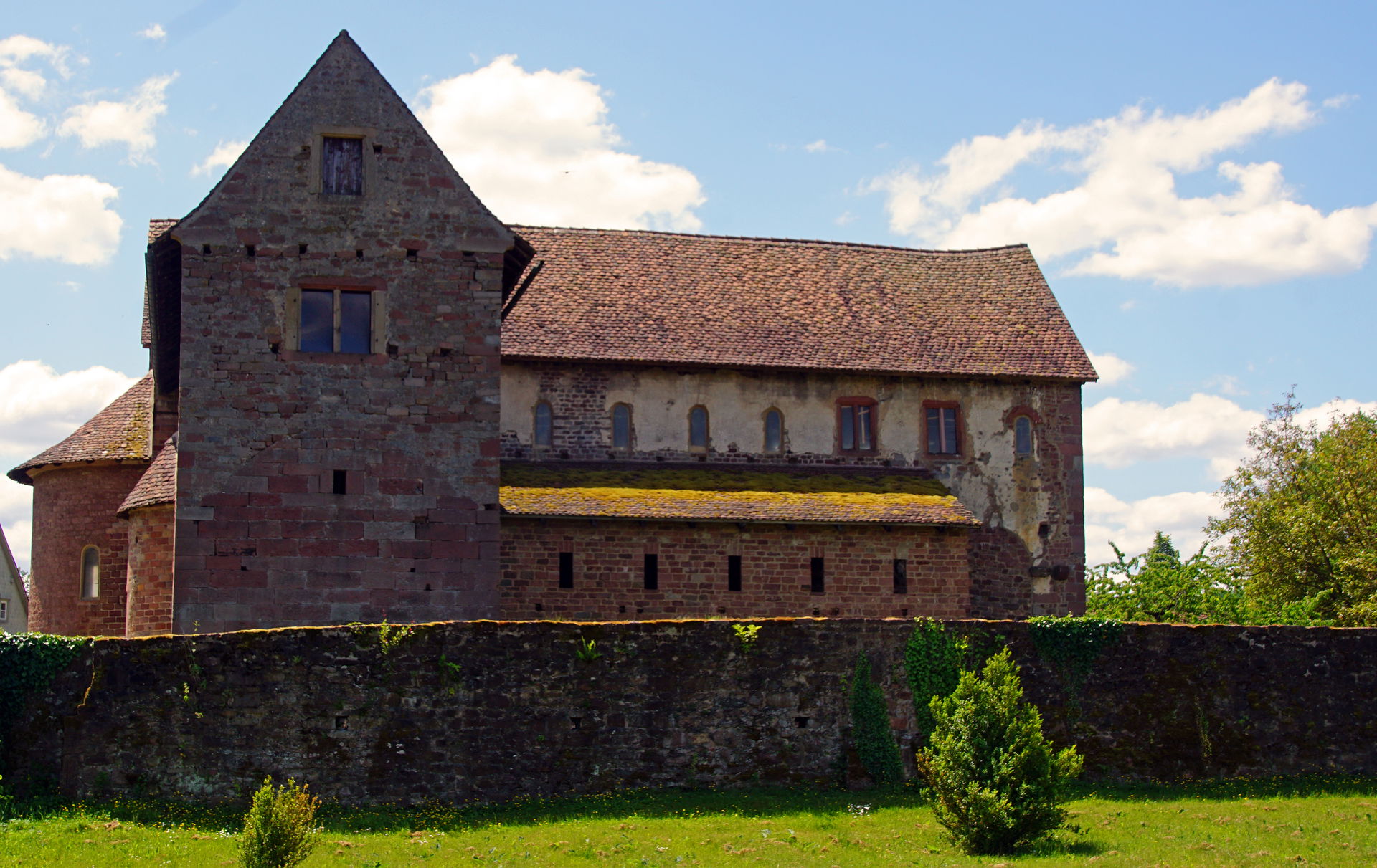 Geo-Naturpark Bergstraße-Odenwald Einhardsbasilika Steinbach