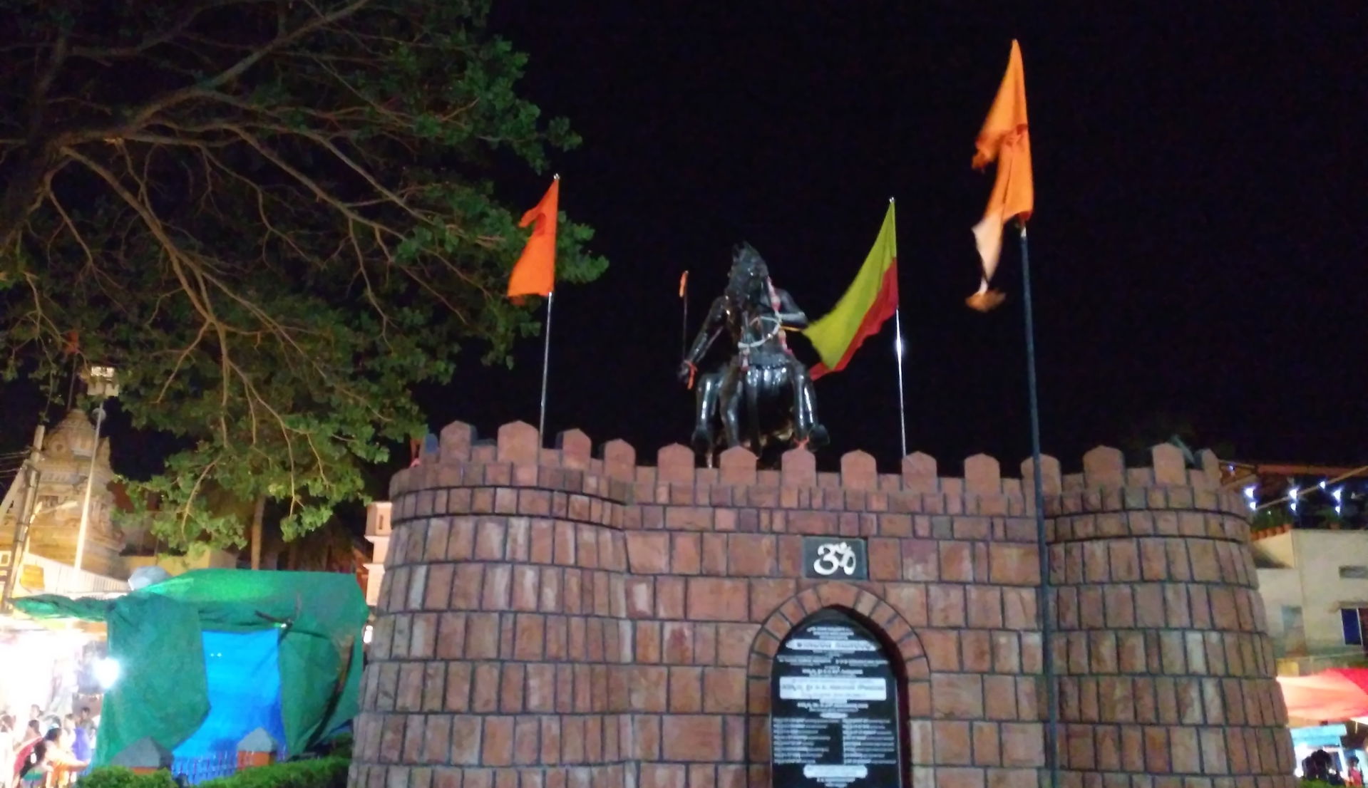 Chhatrapati Shivaji Statue in front of the famous Durgambika te…