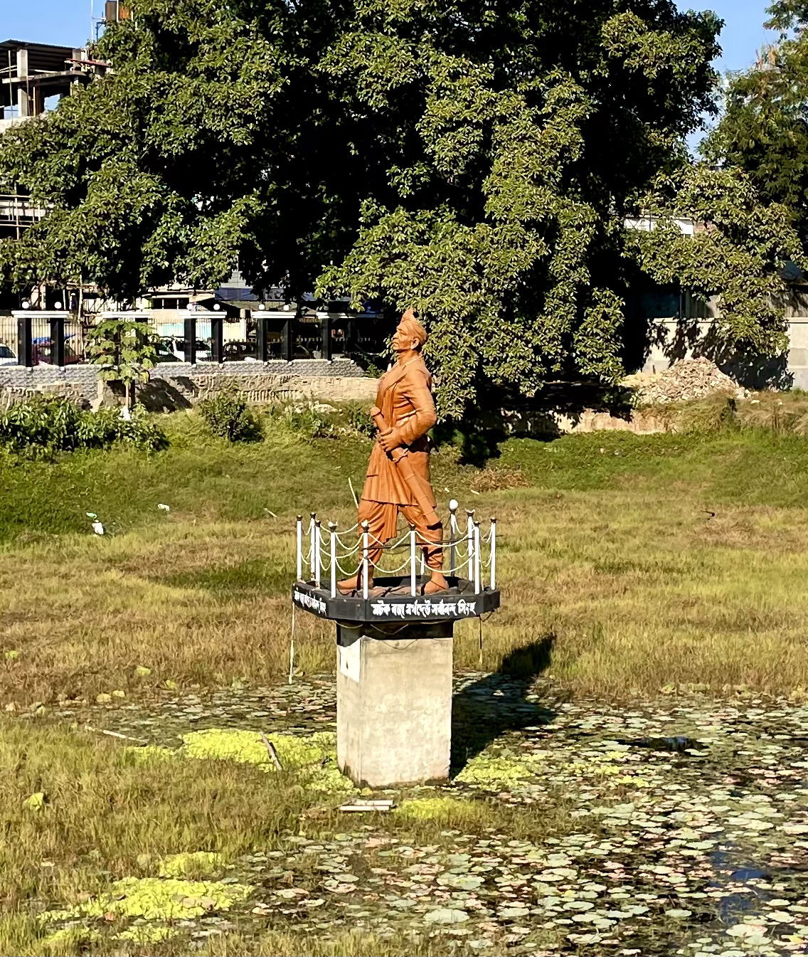 Statue of Matak King Sarbananda Singha in the middle of Tinkuni…