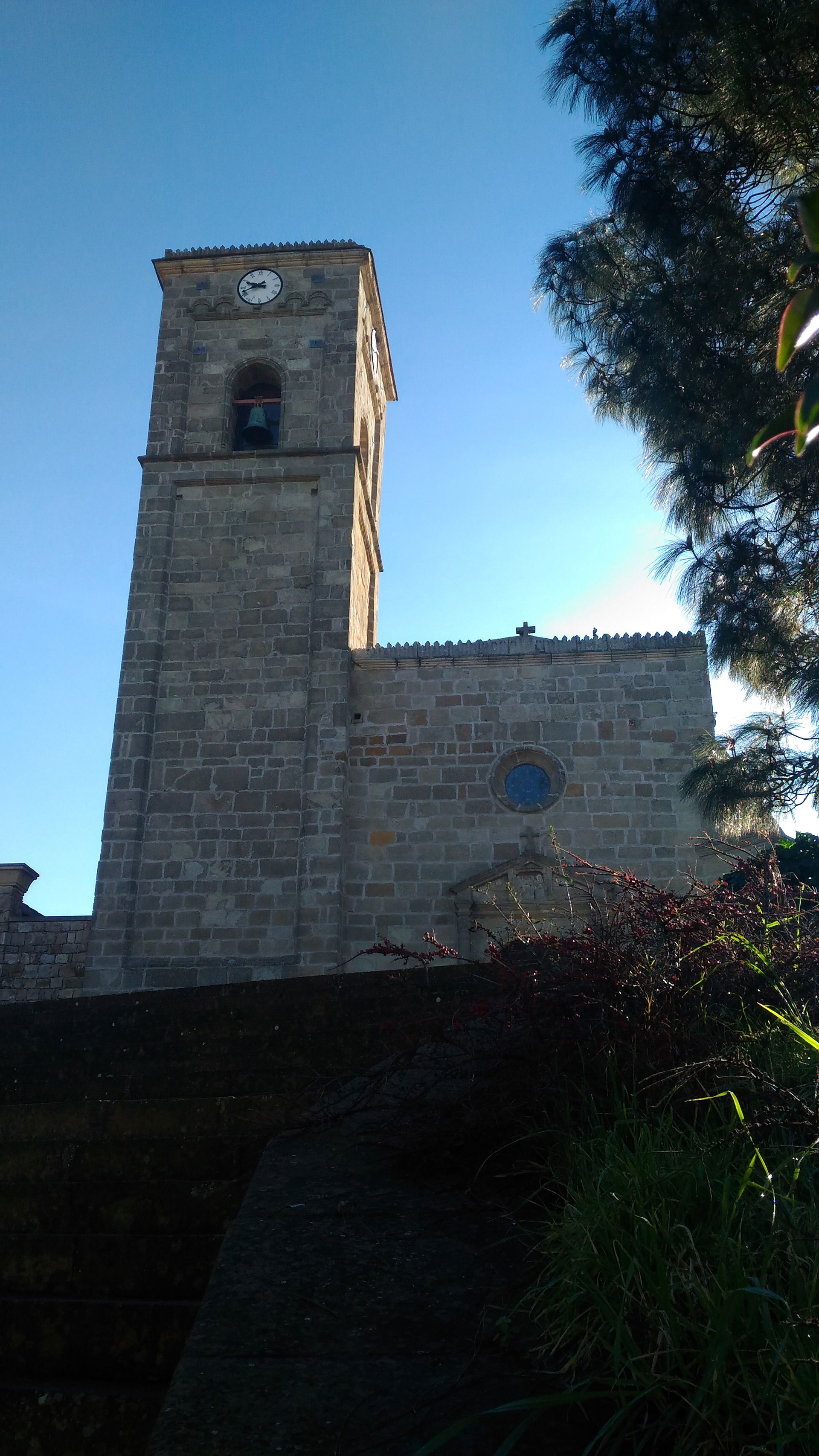 La chiesa si trova al centro del paese
